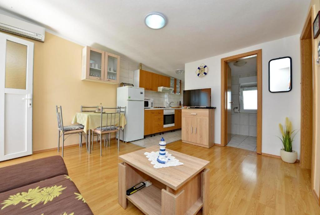 Apartment Tomi