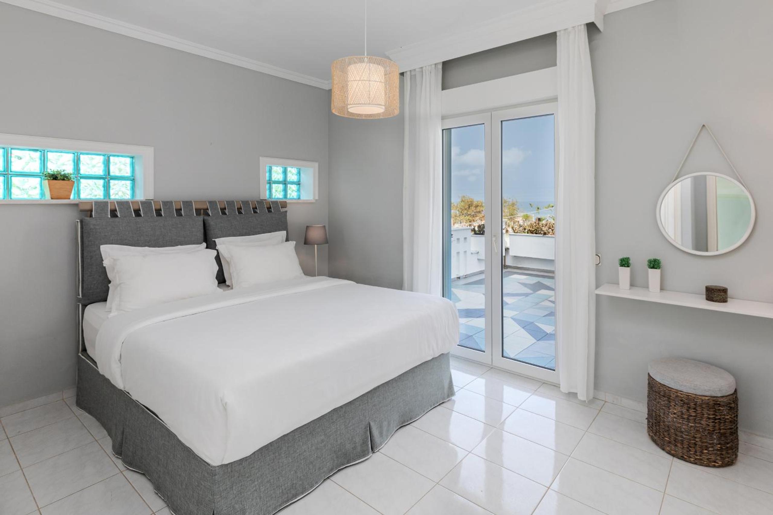 Villa IO view 3