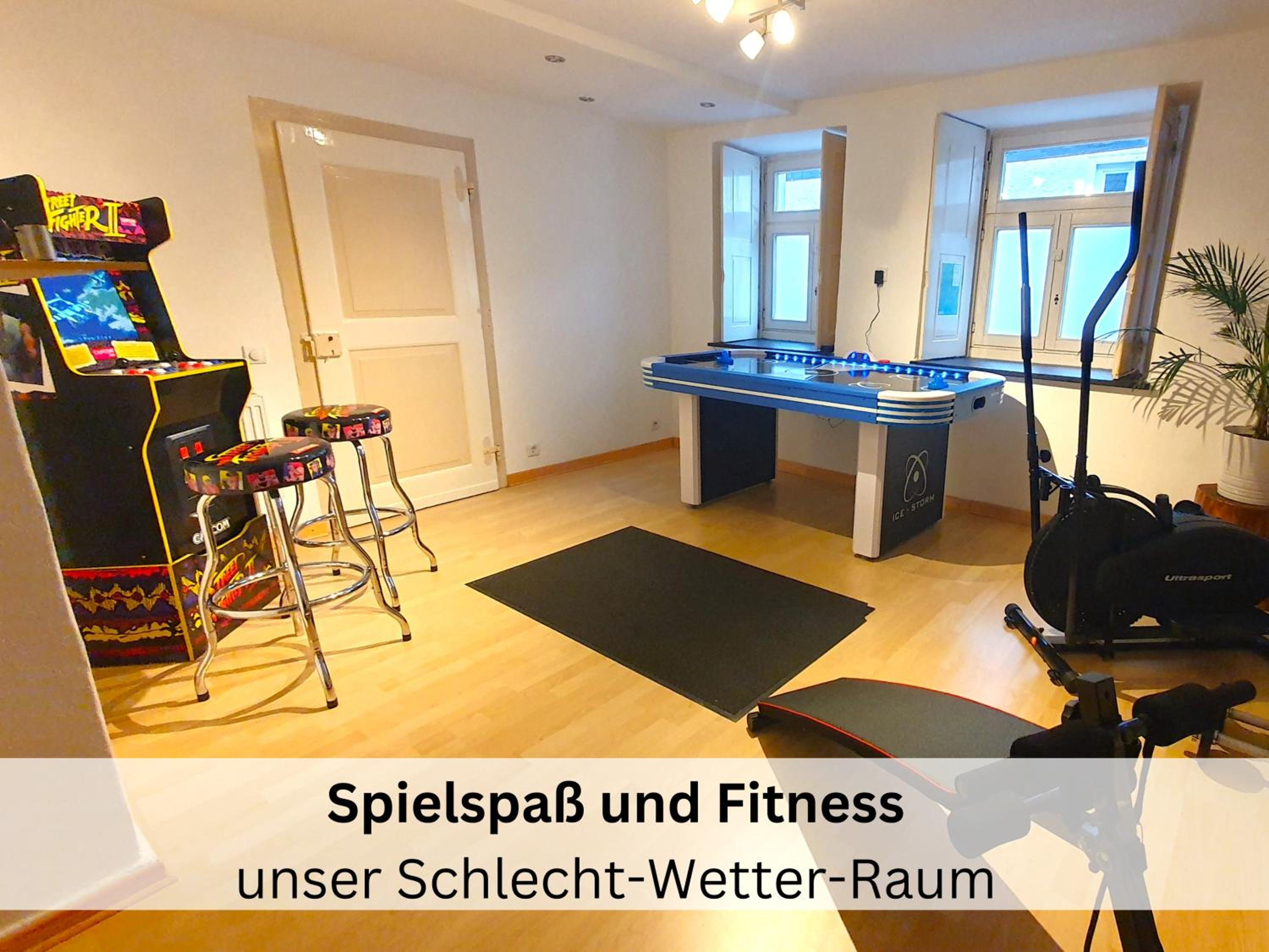 Ferienhaus Pape - 300m2, 17 Betten - mit großem privatem Garten, Pool, Dart, Sauna-, Grill- und Spielbereich - Ideal für Familien