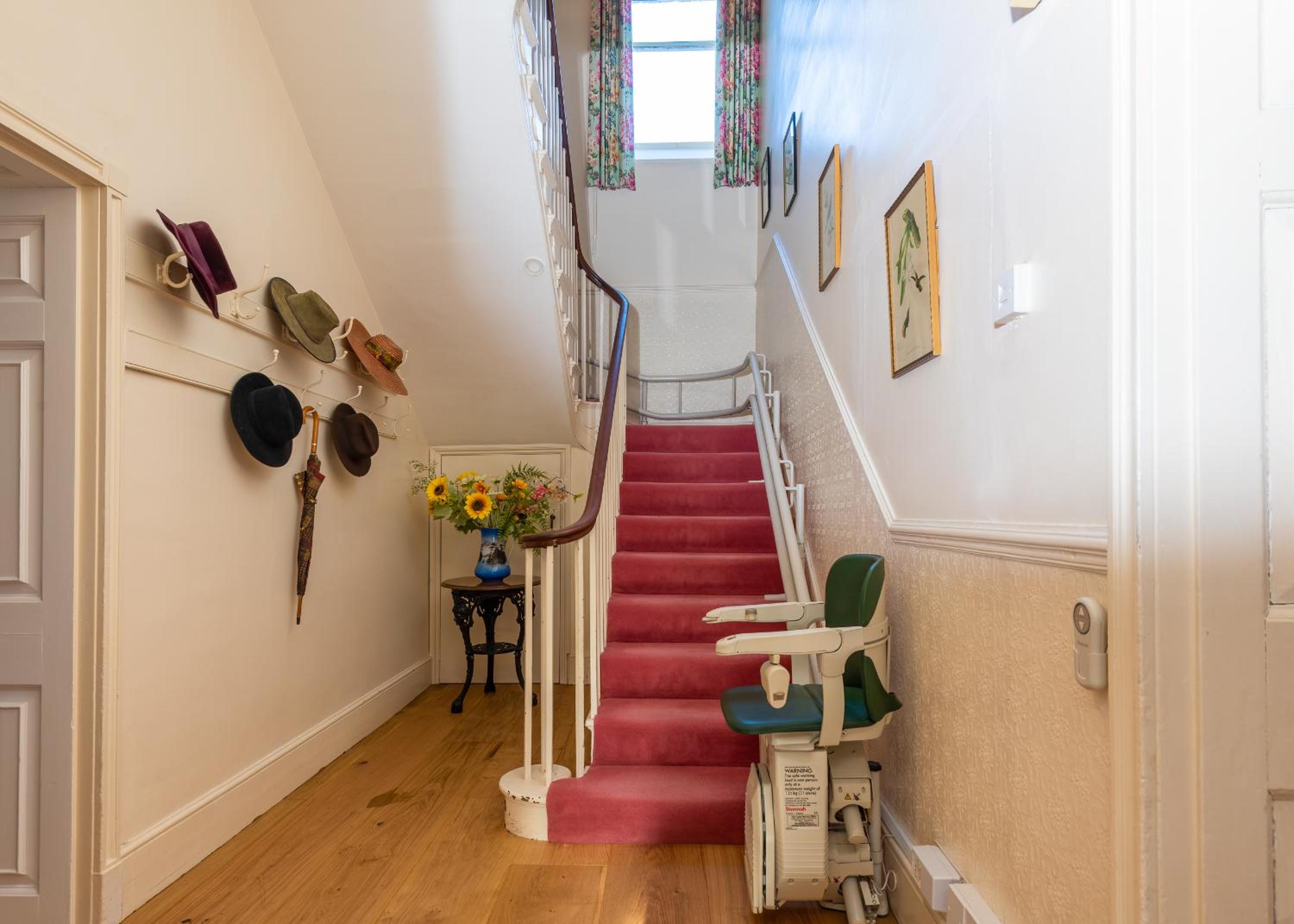 Wendover House XL Luxury Country Home near Silverstone, with Beautiful Gardens, Pool & Sauna view 4
