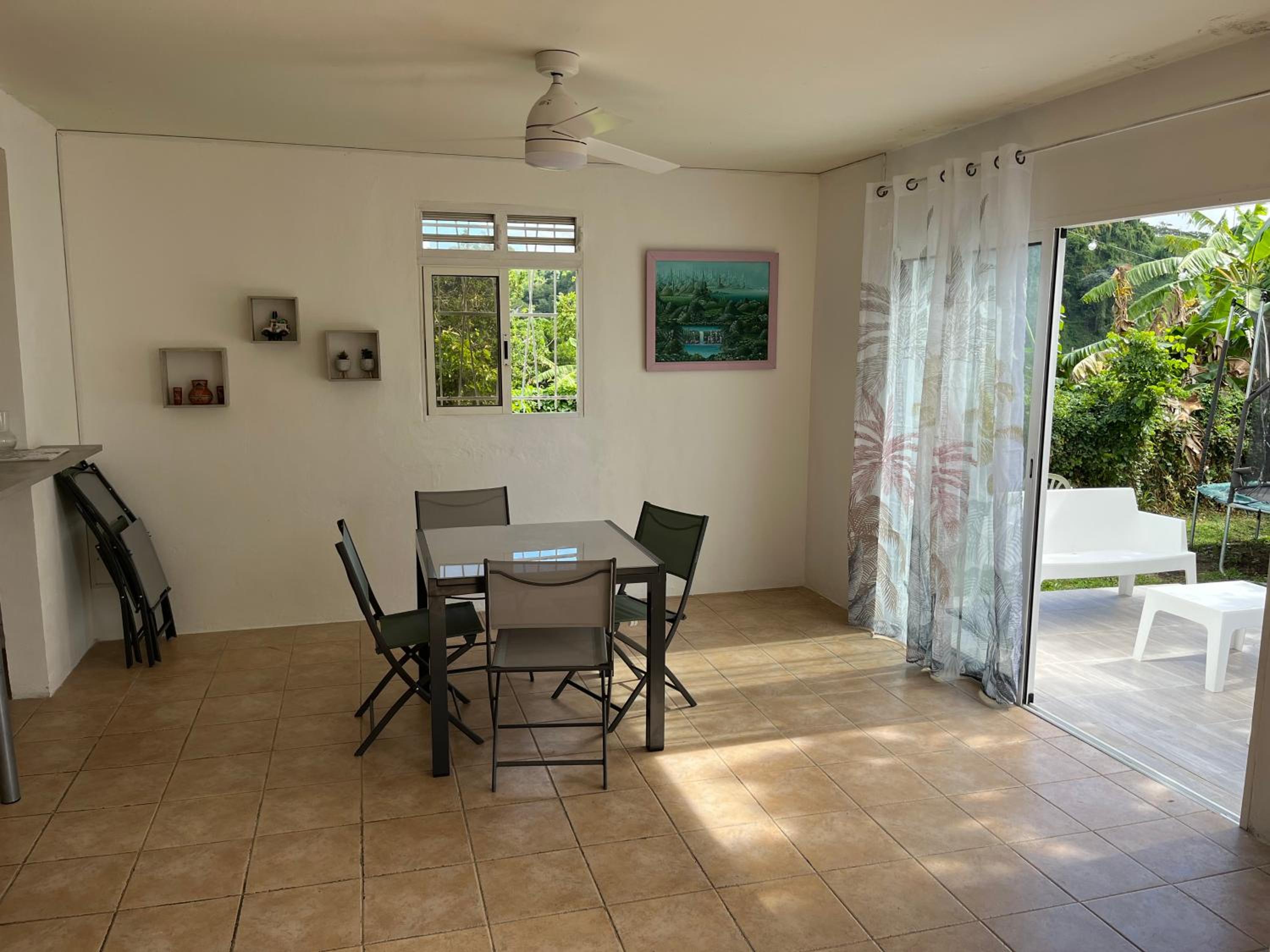 chaleureux bas de villa vue mer view 2