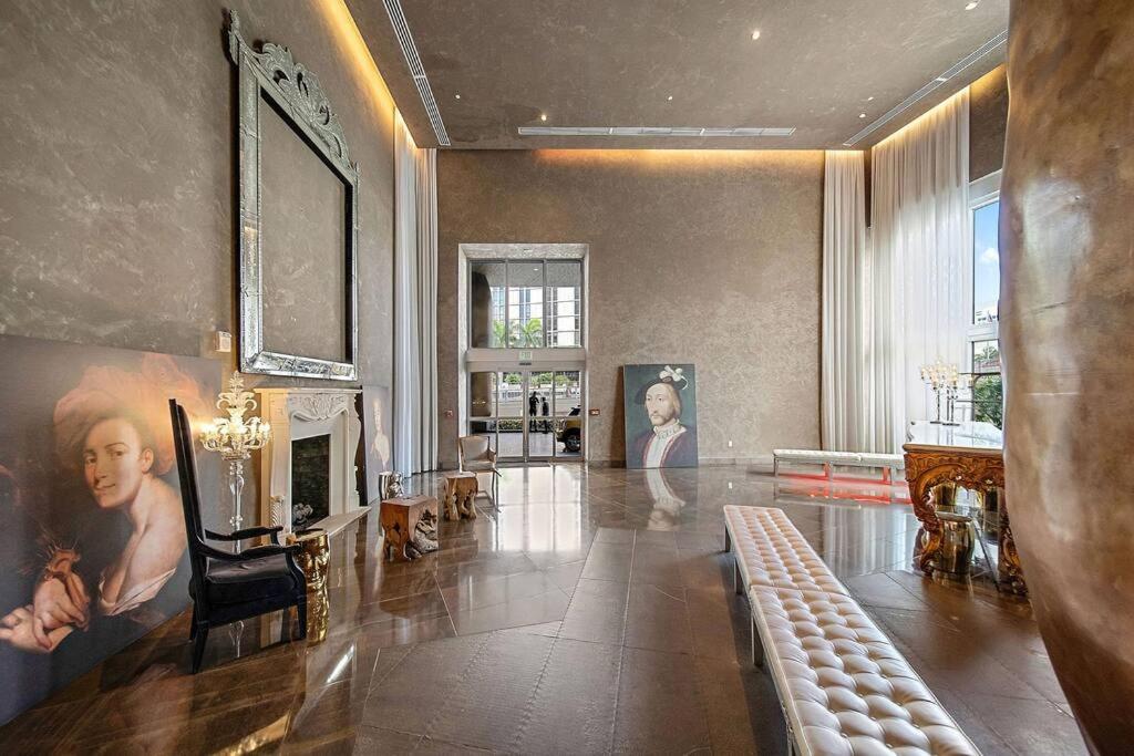 41st Floor Icon Brickell Corner 2 bed/2bath with Bay and CityView • 5 star SPA