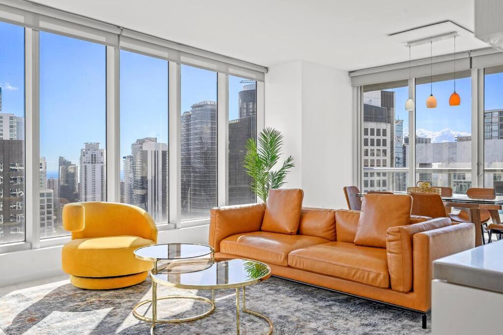 41st Floor Icon Brickell Corner 2 bed/2bath with Bay and CityView • 5 star SPA