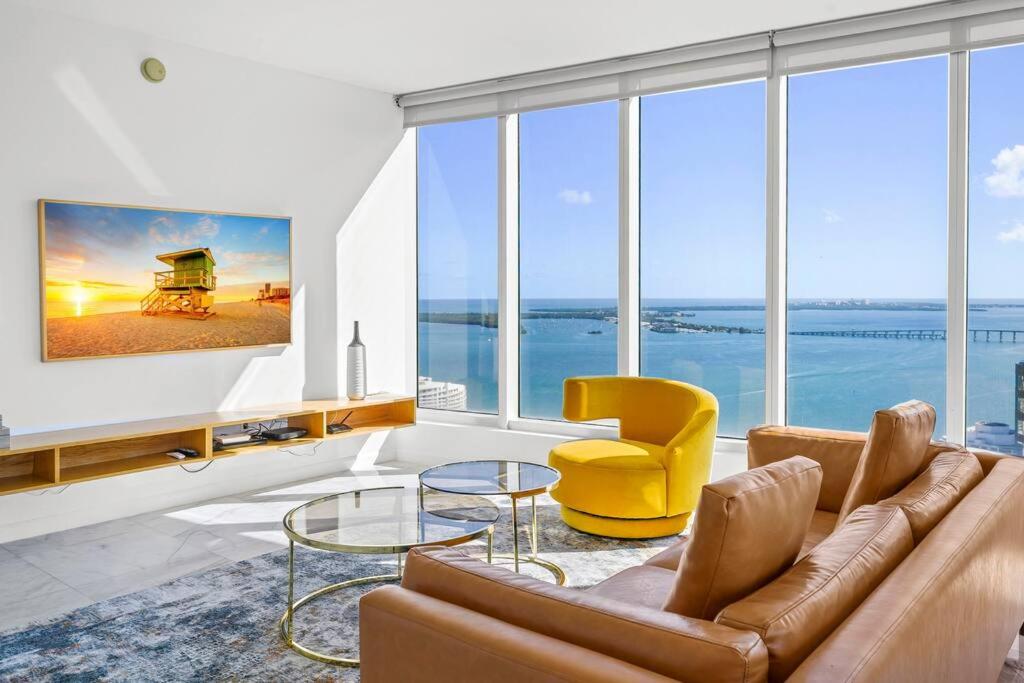 41st Floor Icon Brickell Corner 2 bed/2bath with Bay and CityView • 5 star SPA