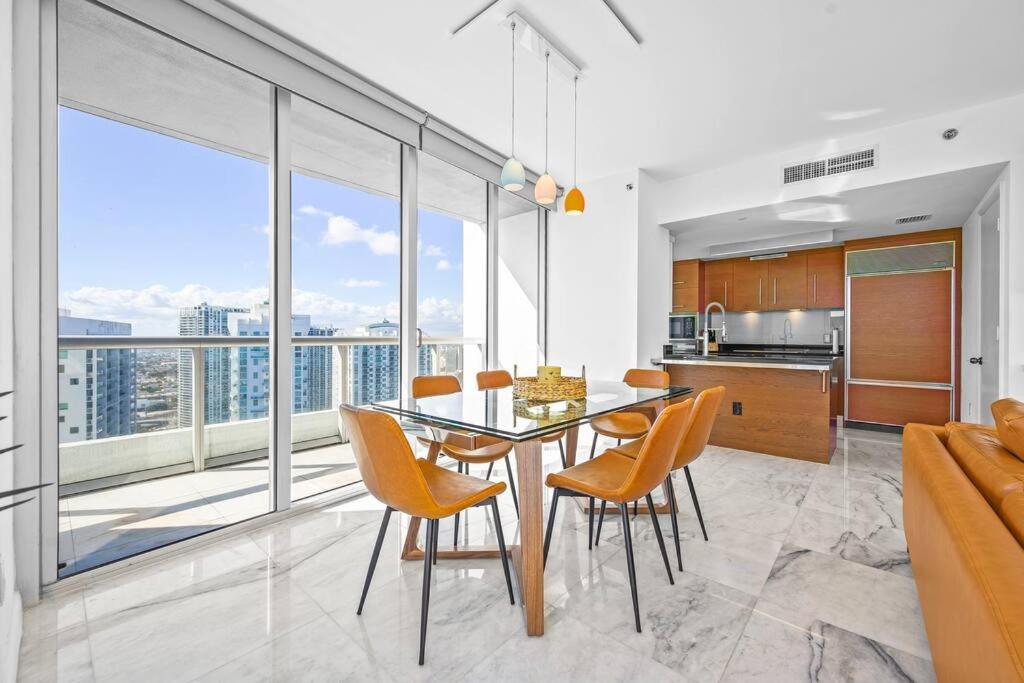 41st Floor Icon Brickell Corner 2 bed/2bath with Bay and CityView • 5 star SPA