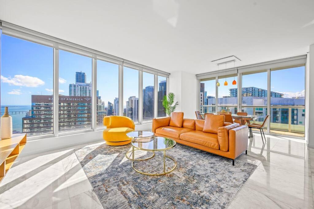 41st Floor Icon Brickell Corner 2 bed/2bath with Bay and CityView • 5 star SPA