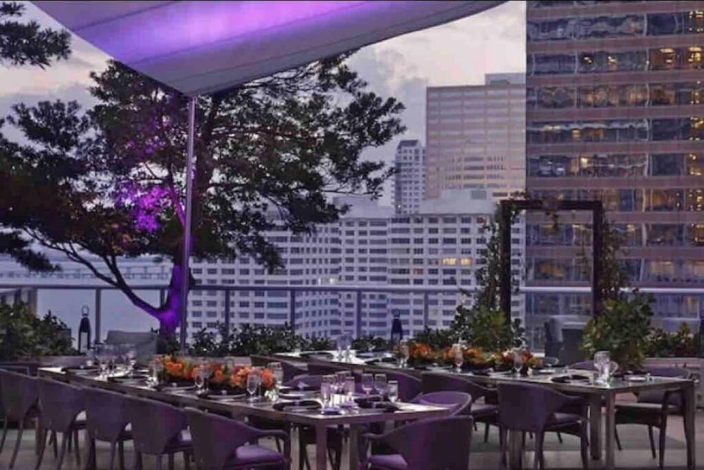41st Floor Icon Brickell Corner 2 bed/2bath with Bay and CityView • 5 star SPA