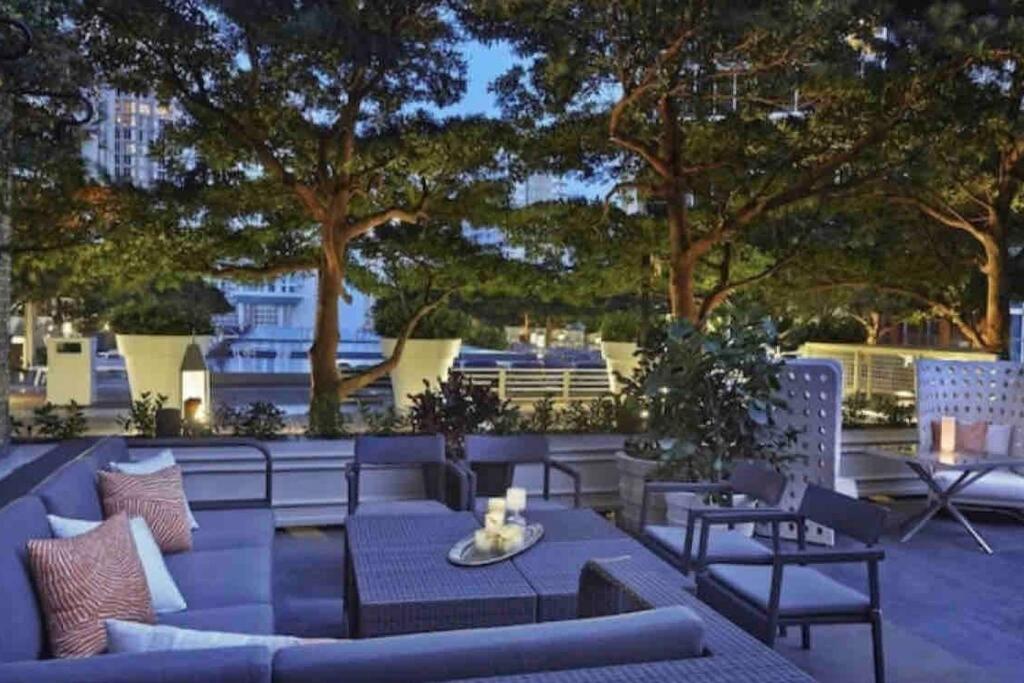 41st Floor Icon Brickell Corner 2 bed/2bath with Bay and CityView • 5 star SPA
