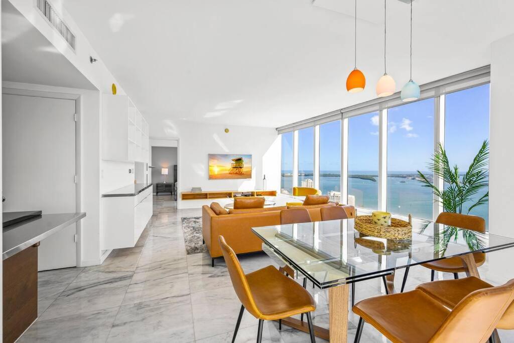 41st Floor Icon Brickell Corner 2 bed/2bath with Bay and CityView • 5 star SPA