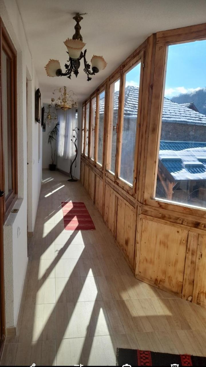 Photo 12