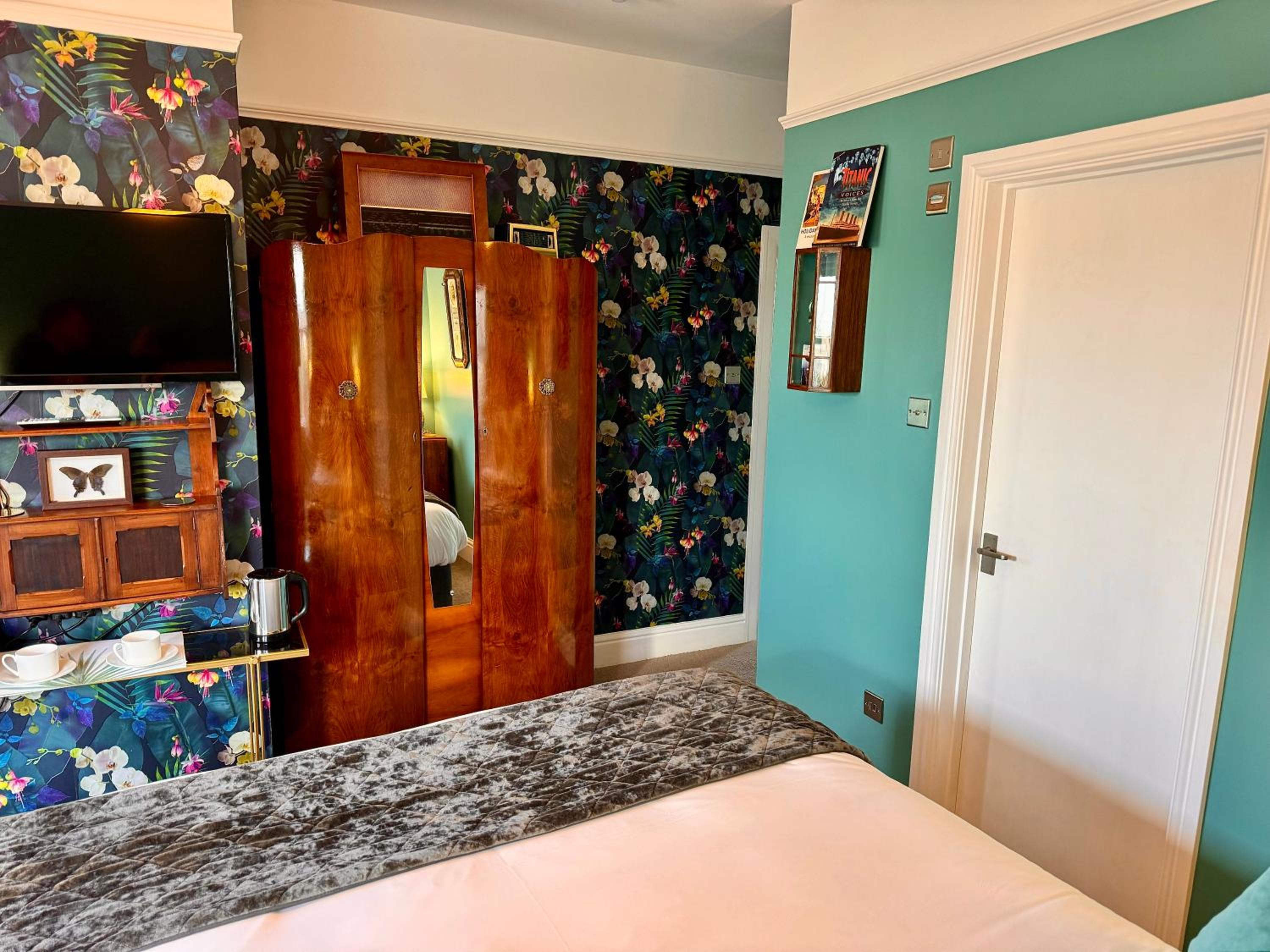 Brightham House - Exclusively for Adults