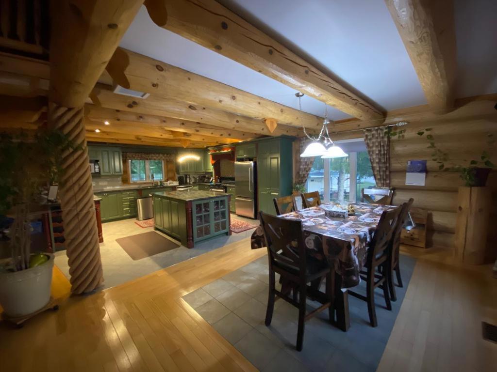 Lake side escape (log home)
