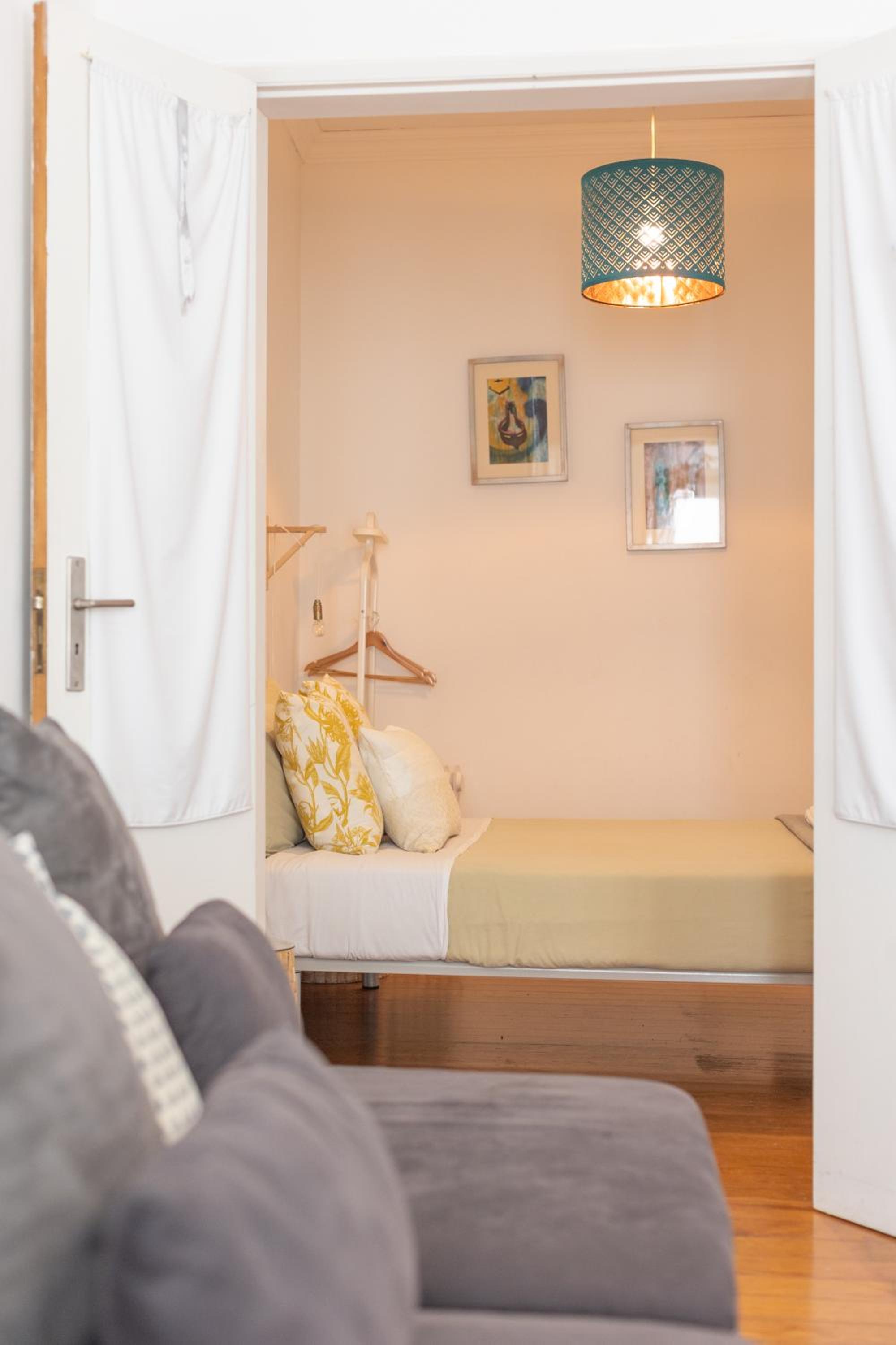 Spacious 2 bedroom Apt with large living room Lisbon view 5