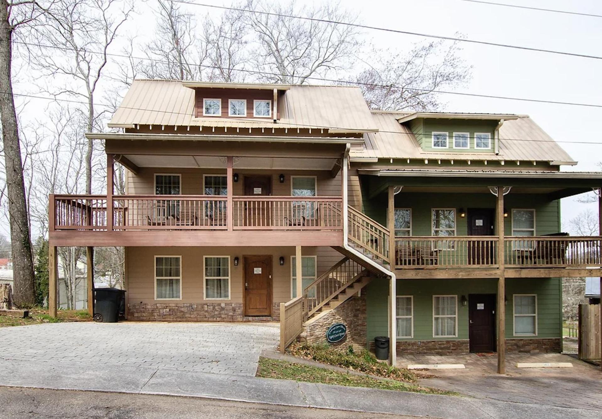 The Dahlonega Square Hotel