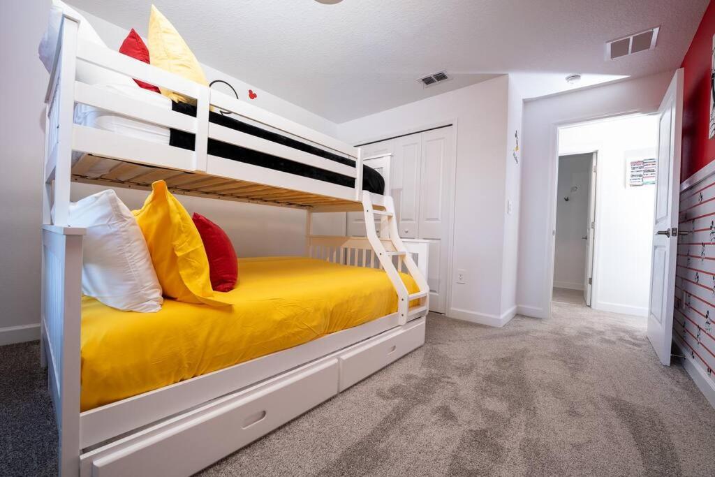 TH 4Br walking distance to club 1 view 5