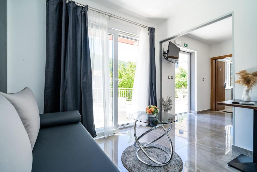 Silver Deluxe, Sea View Apt.2+1, Private Parking view 5