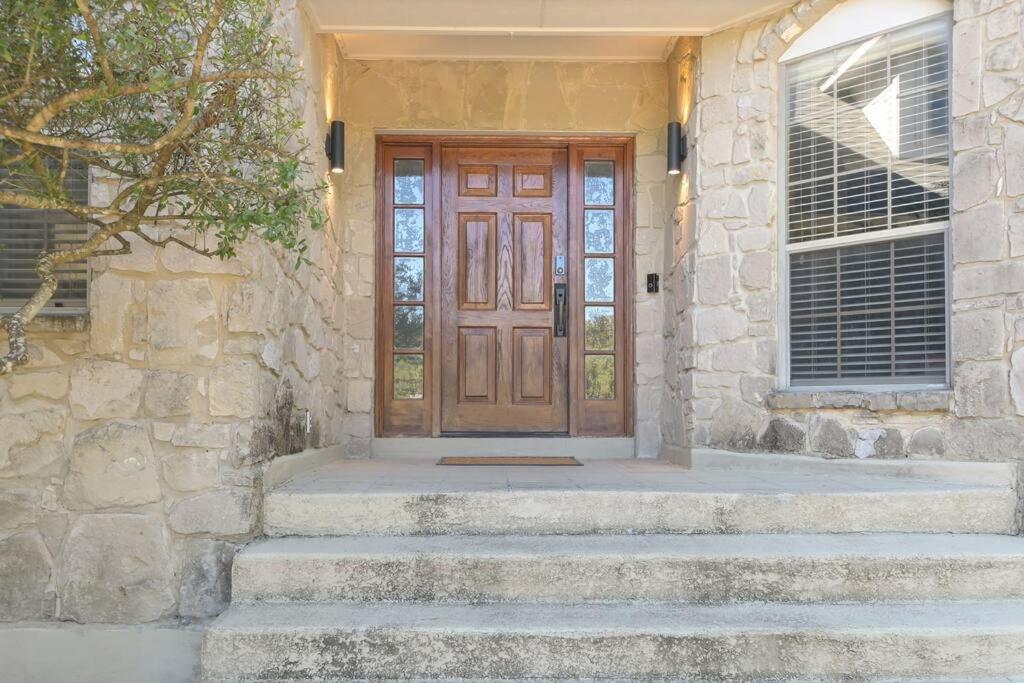 Spacious home 5min to Six Flags view 5