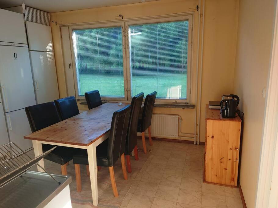 Large Apartment, Quality Company Accommodation. view 2