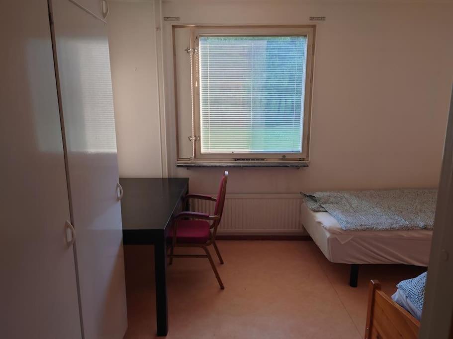 Large Apartment, Quality Company Accommodation. view 3