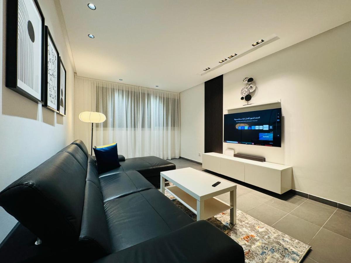 City Center 2-BR Apartment + Pkg view 3