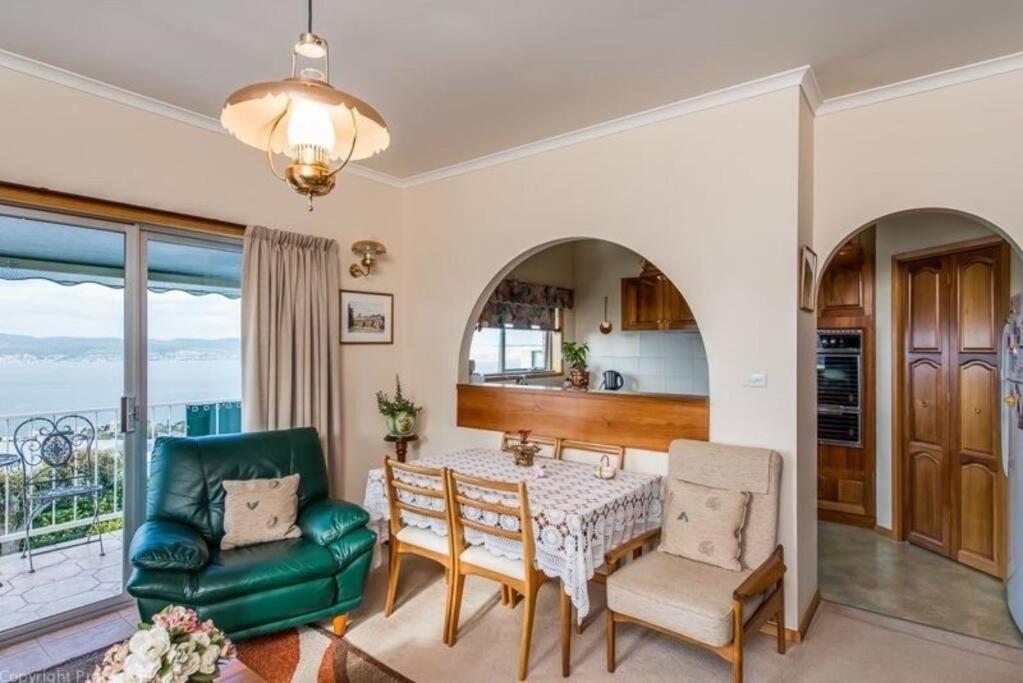 Stunning 180 degree River Derwent and Hobart View!
