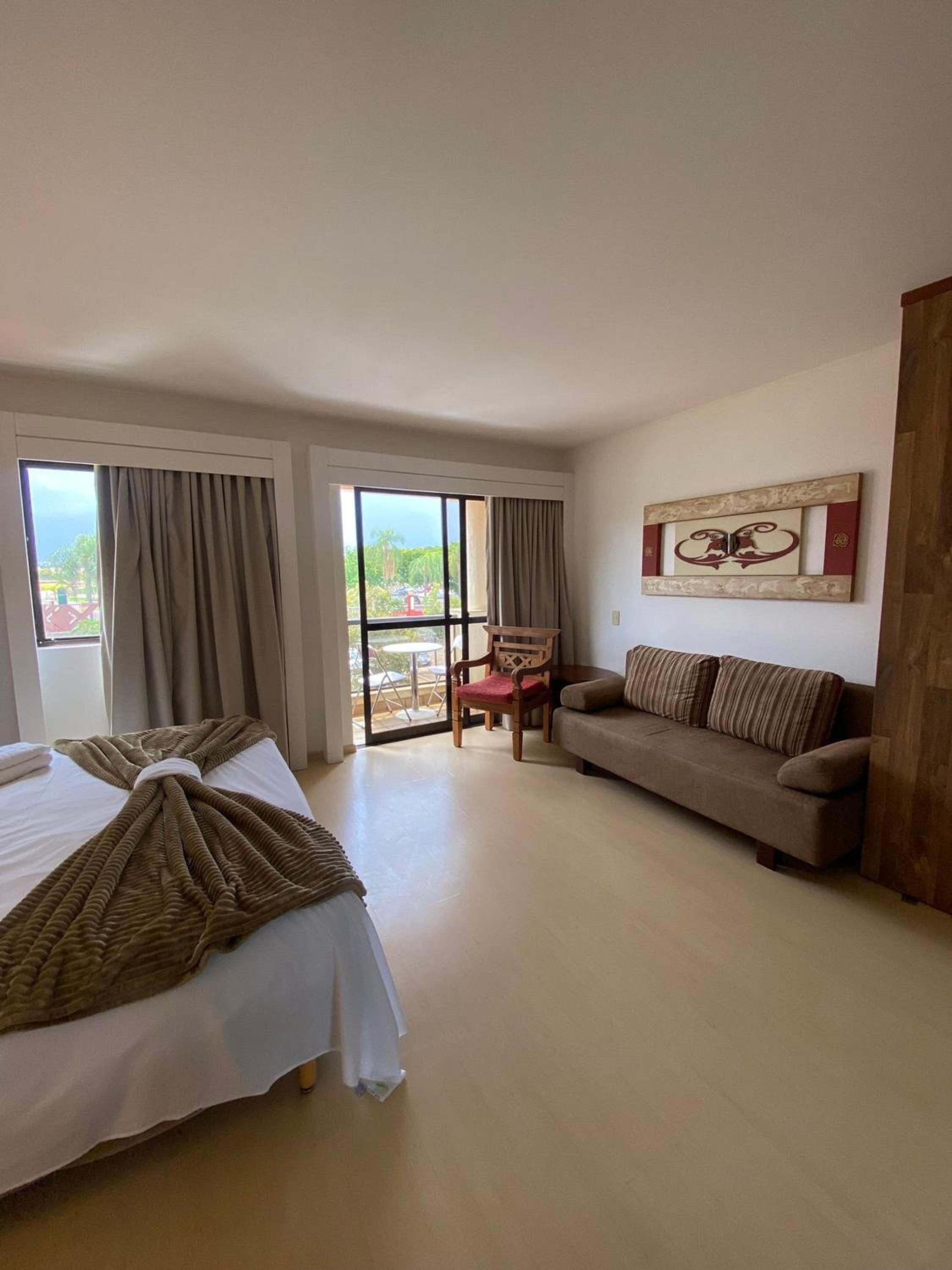 Flat 204 Lake Side