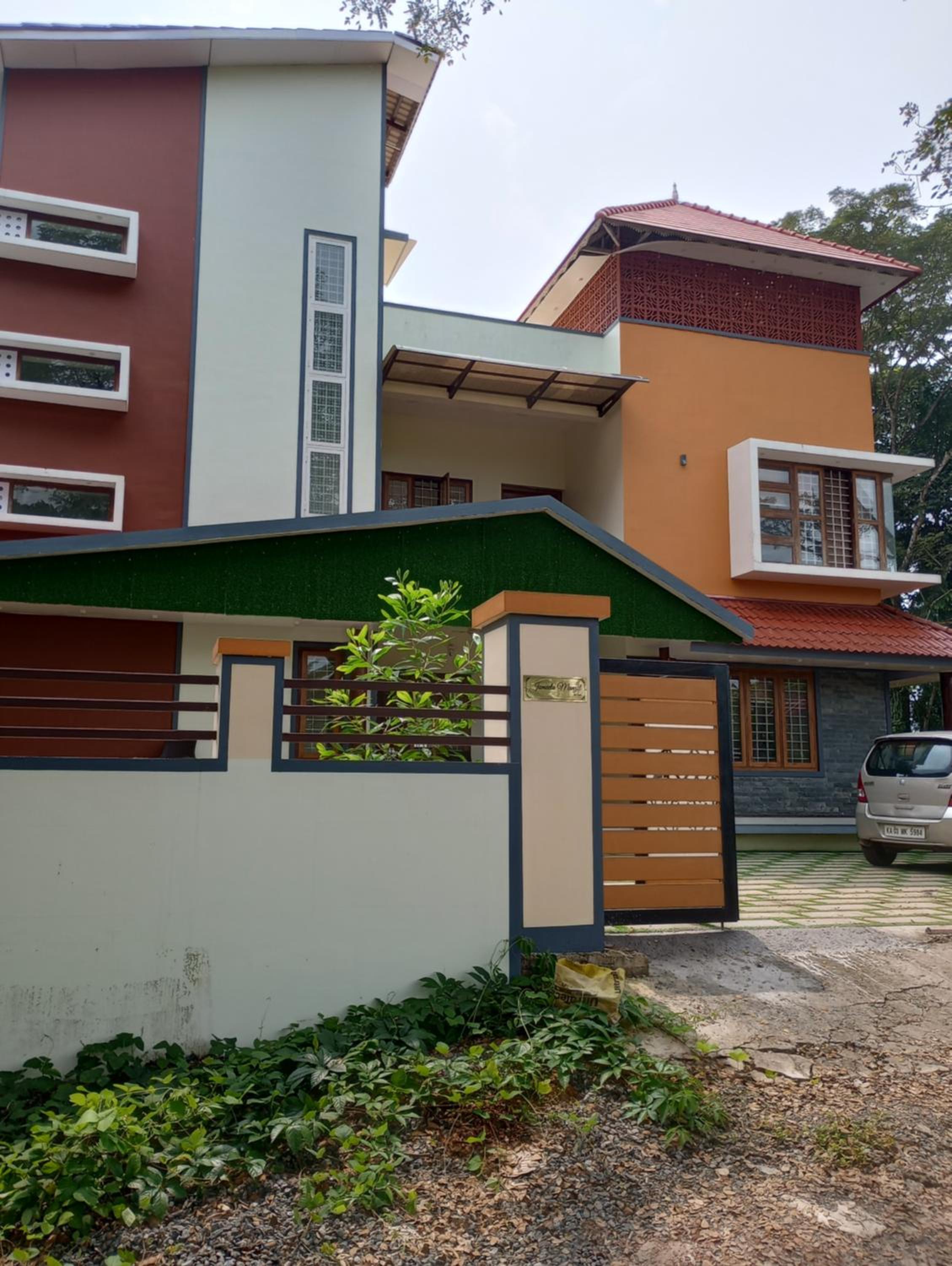 Front Family Homestay ( Puthenpurakkal- Jameela Manzil). view 3