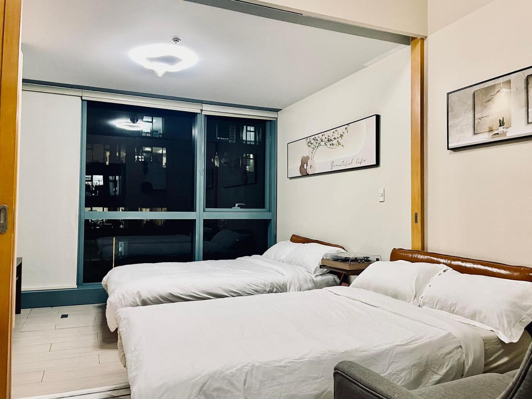 Thompson Suites Queen Room, One Uptown Residences, XBOX & Netflix