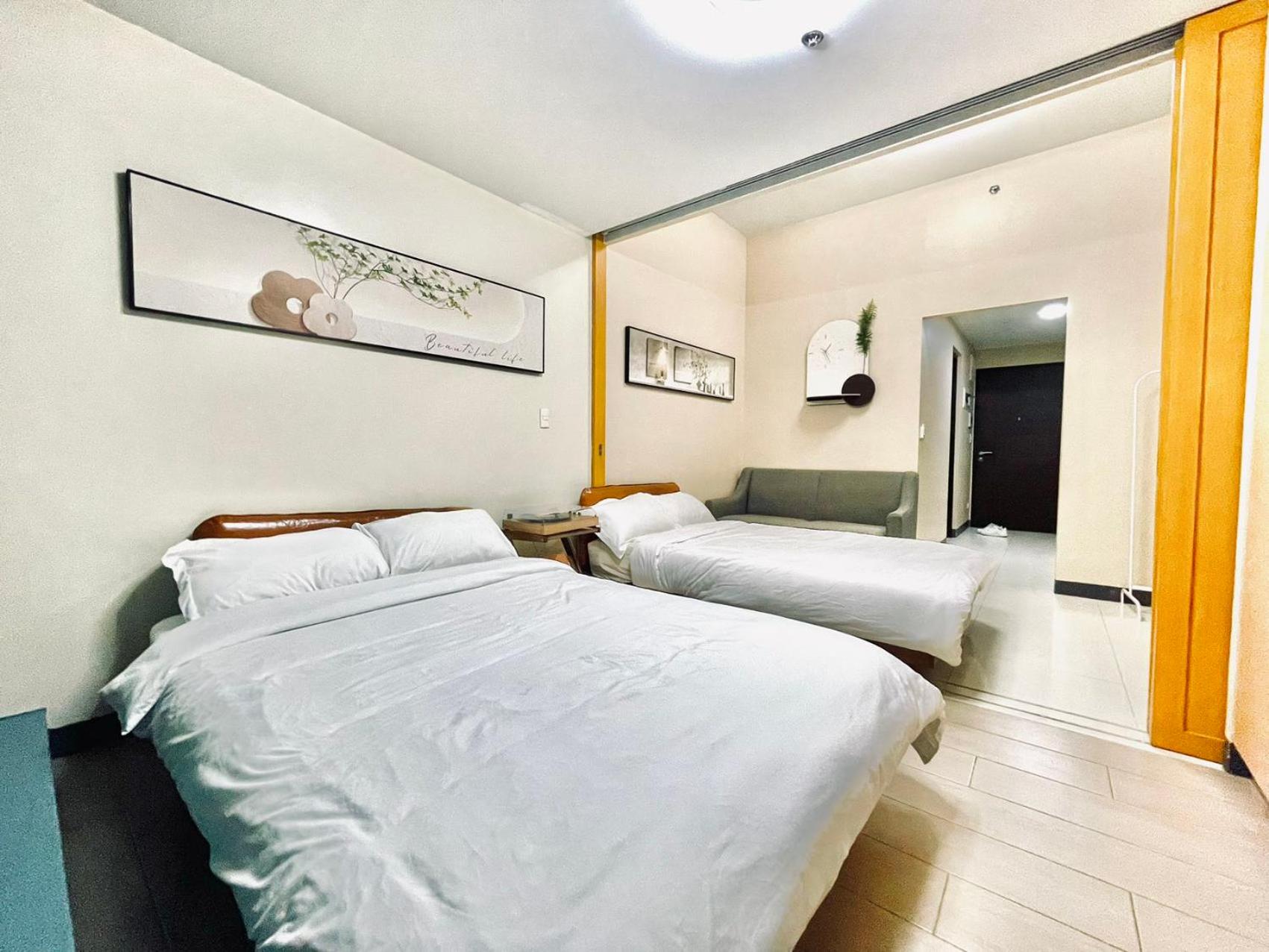 Thompson Suites Queen Room, One Uptown Residences, XBOX & Netflix