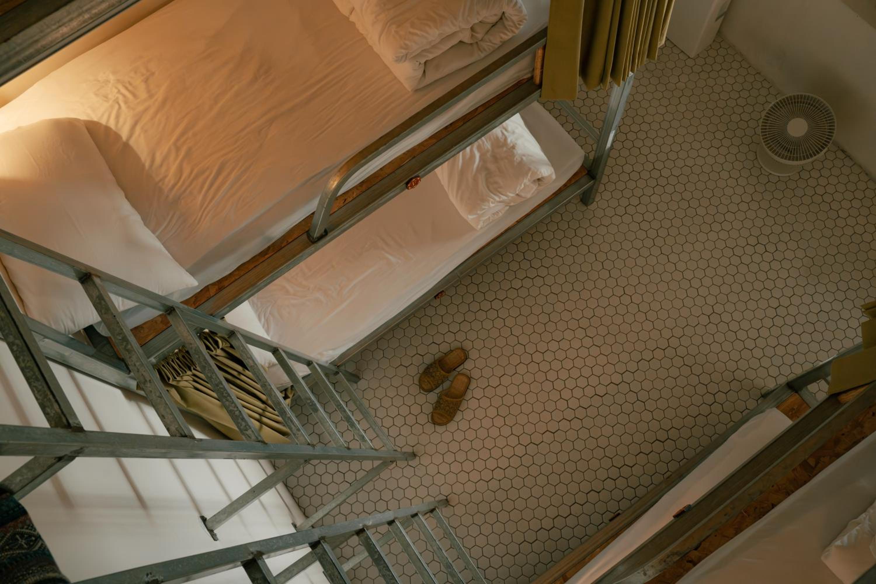 365.Hostel