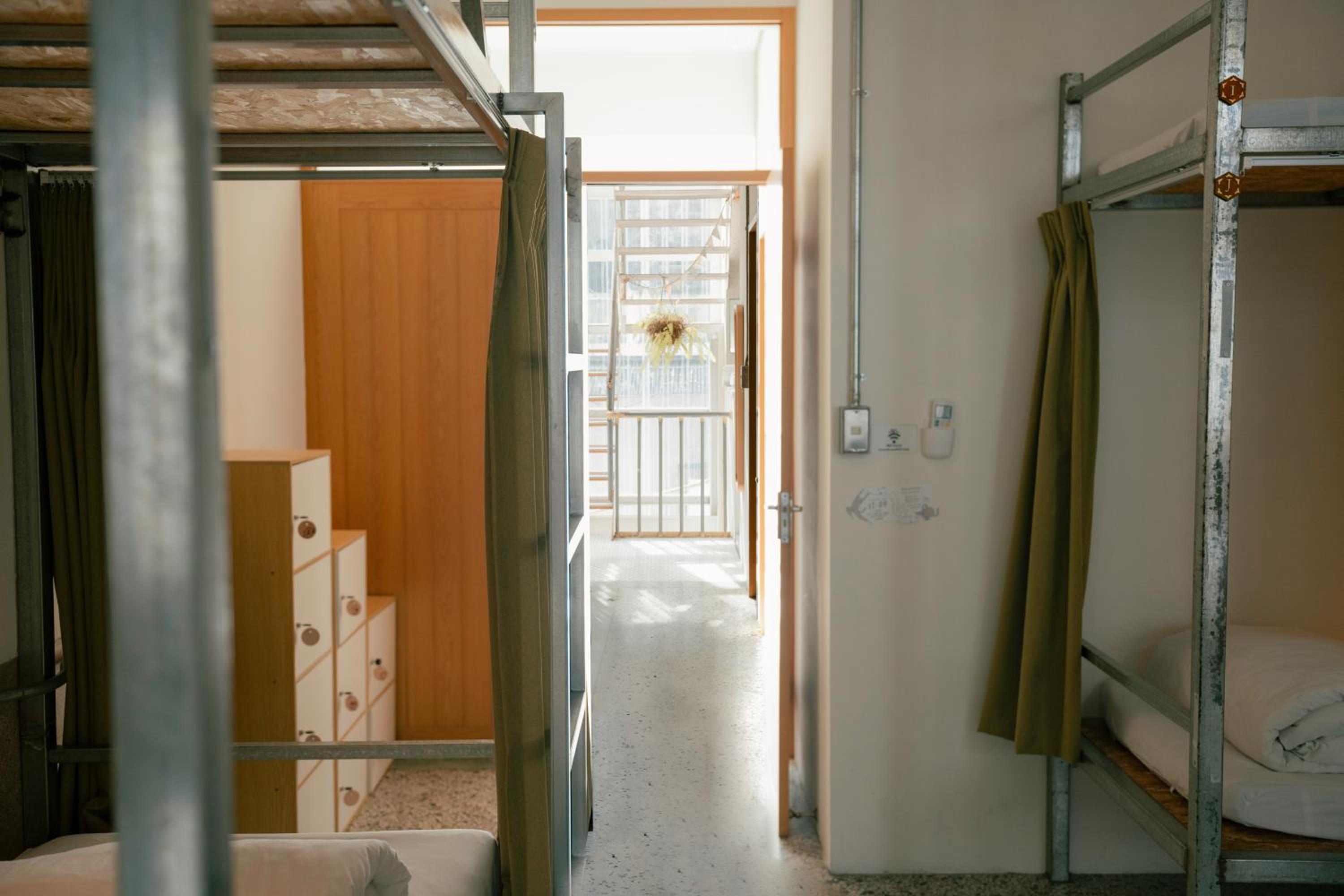 365.Hostel