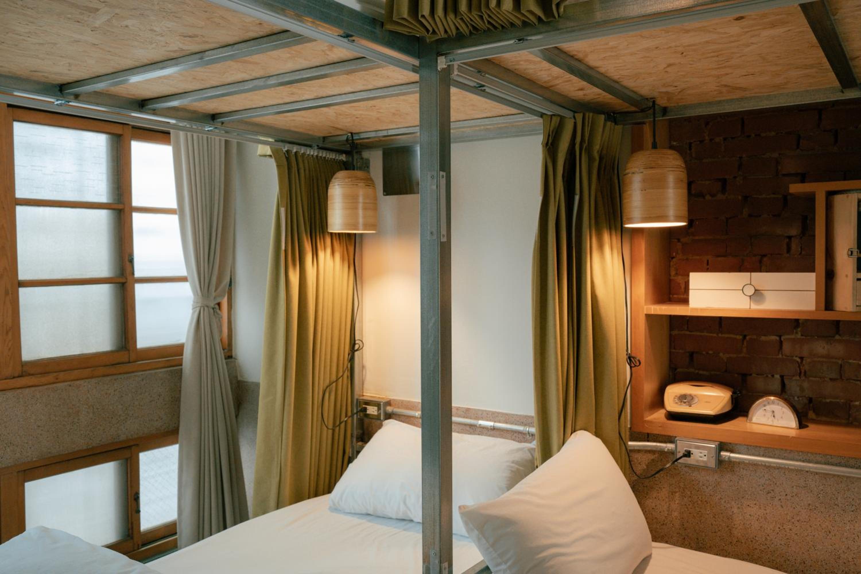 365.Hostel