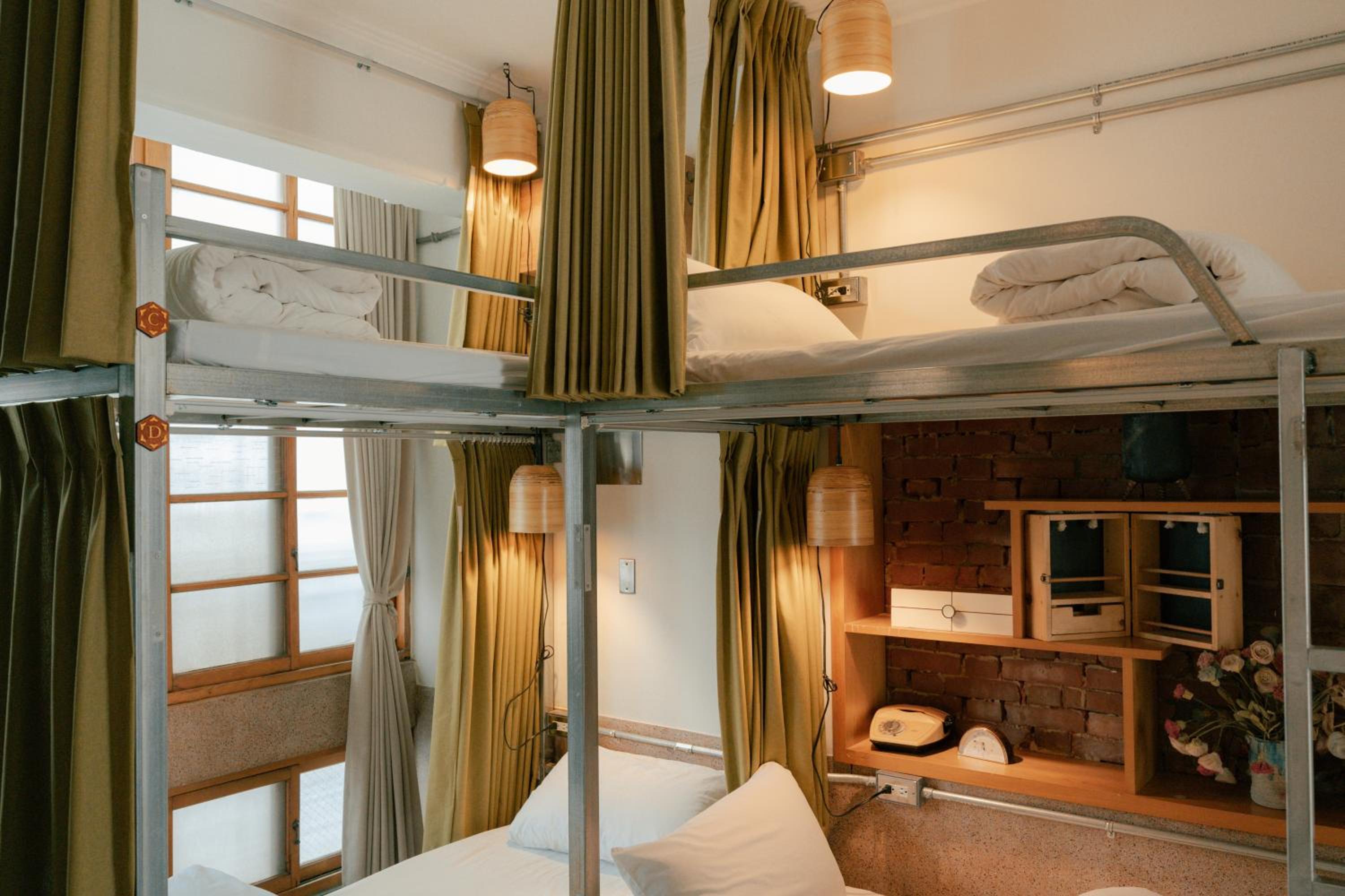 365.Hostel