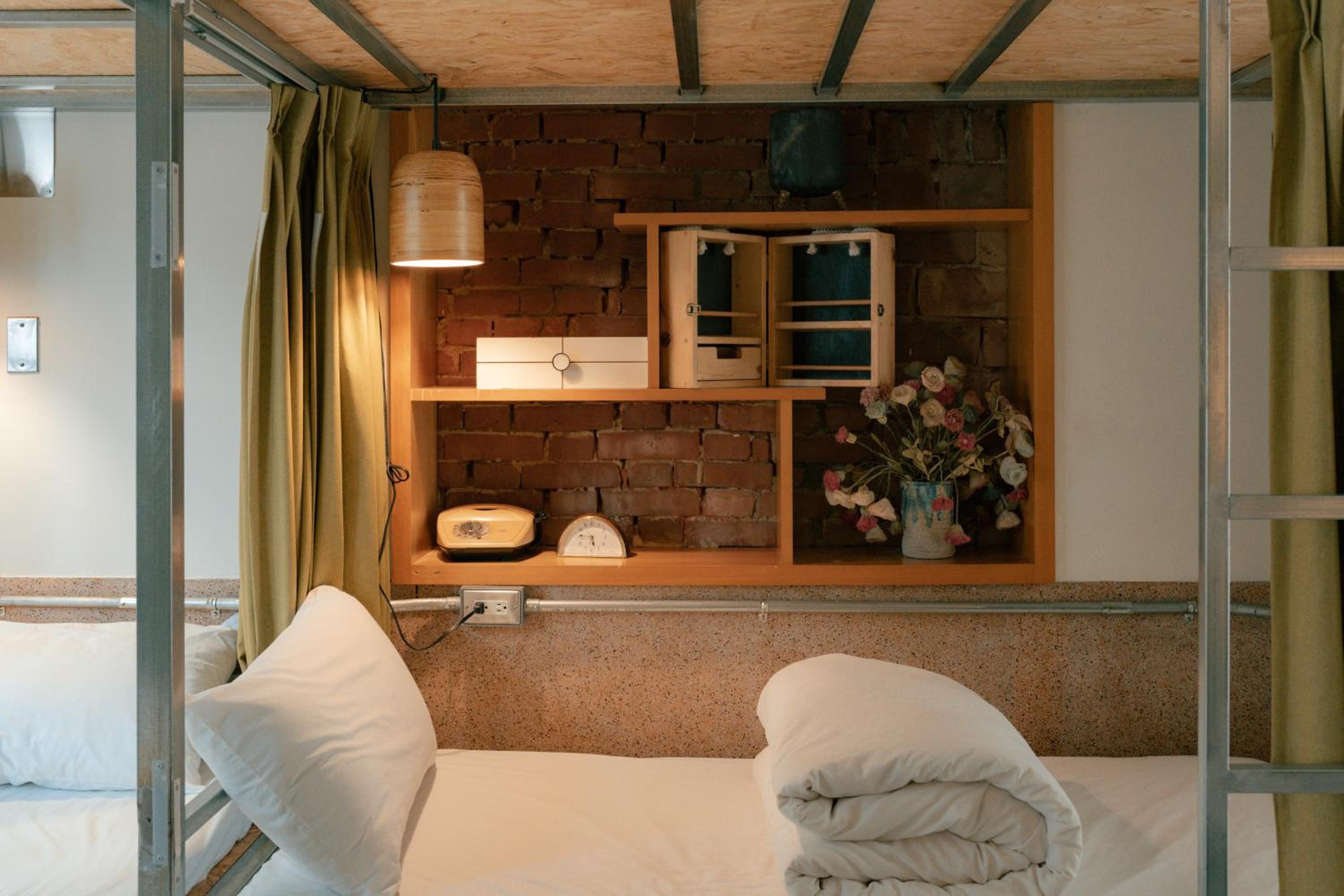 365.Hostel