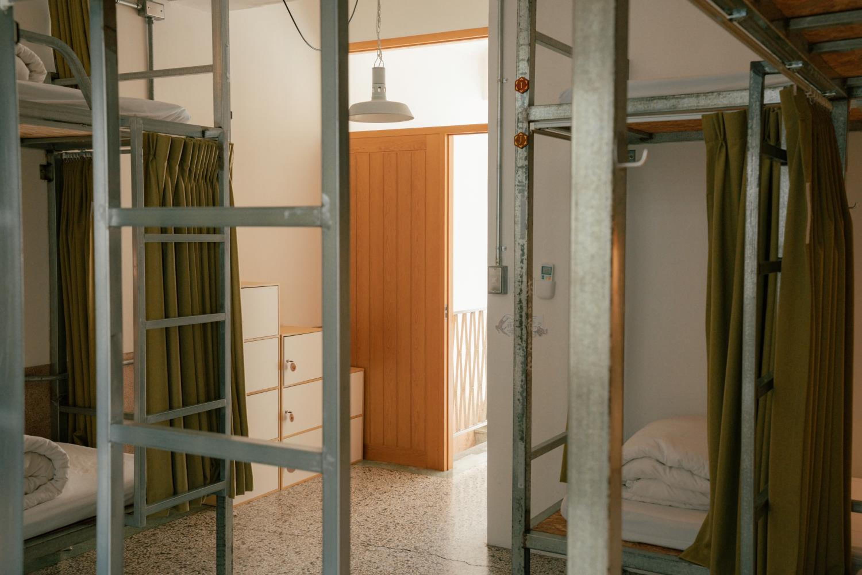365.Hostel