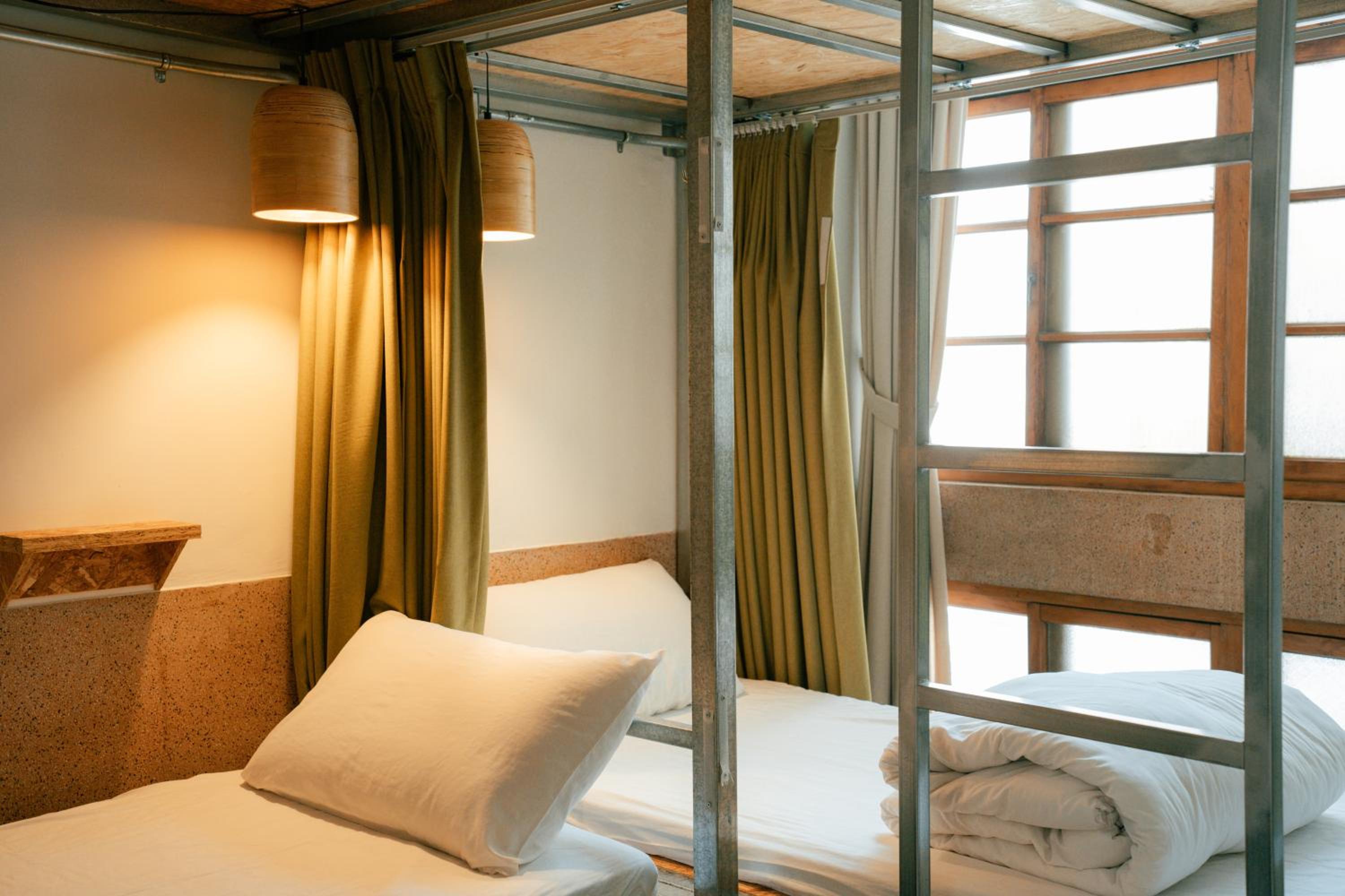 365.Hostel