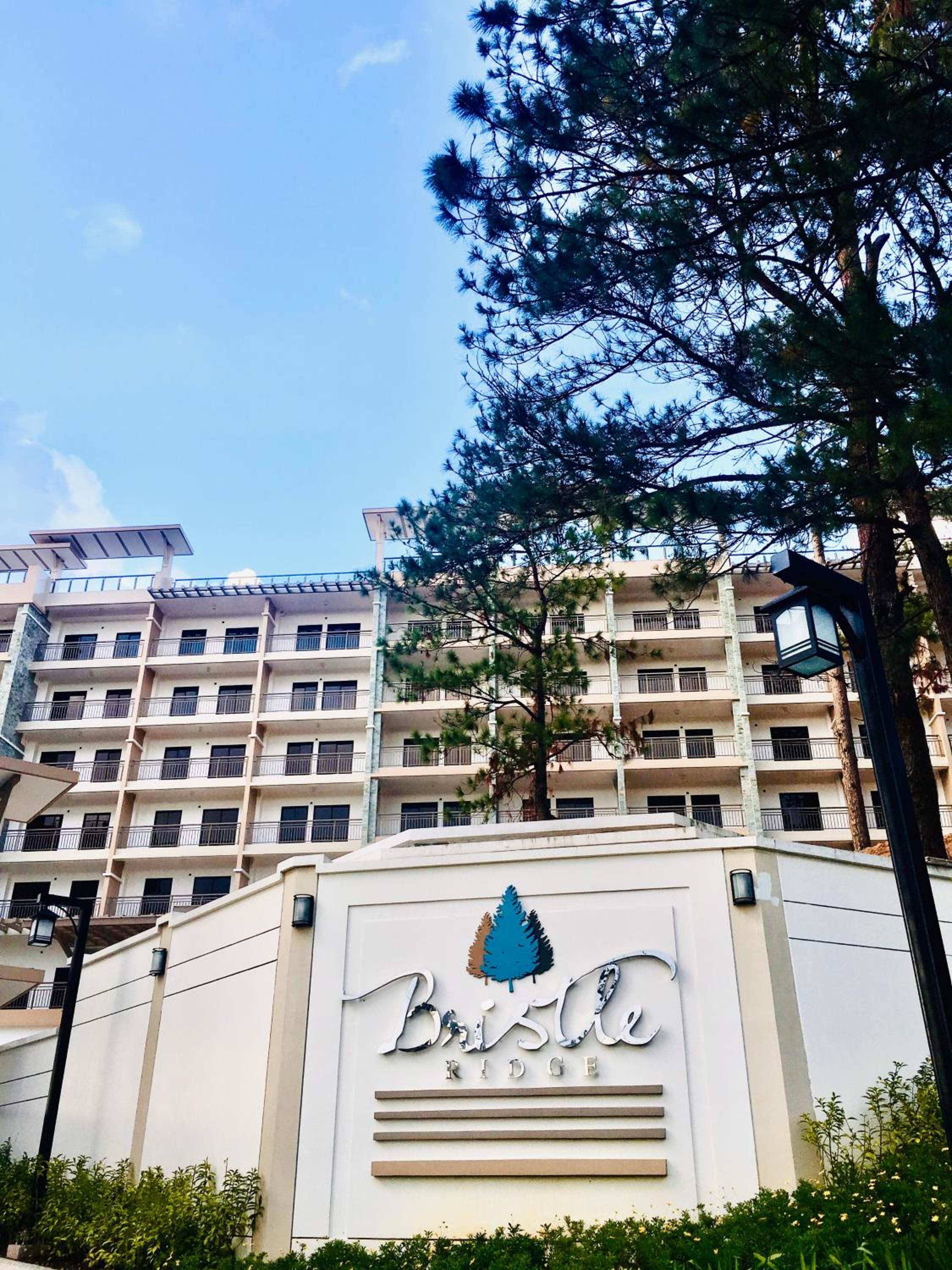 YourHomeAway,LuxFlat at BristleRidge Baguio