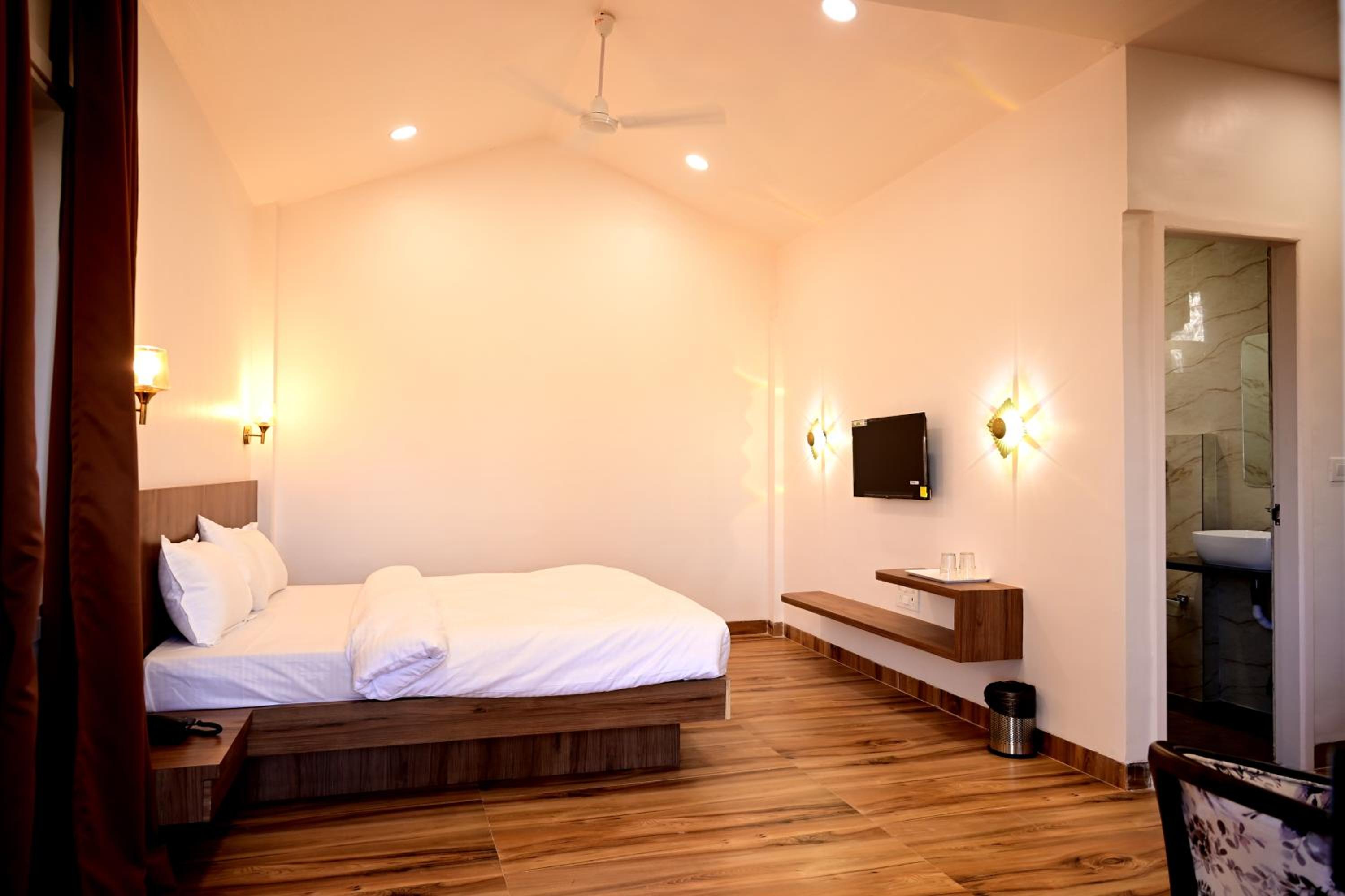 The Golden Woods Resort view 4