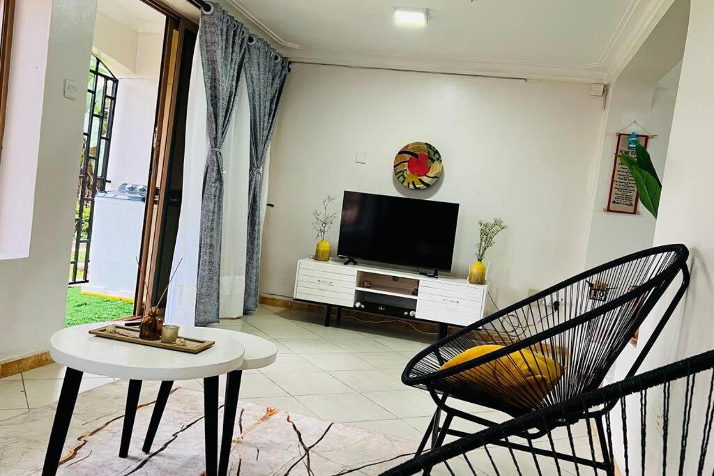 Cozy Living by Miranda, Acacia - 2 BDR, 4 beds, 3 Bthrms, Unlimited WIFI, Free Parking, Netflix view 3