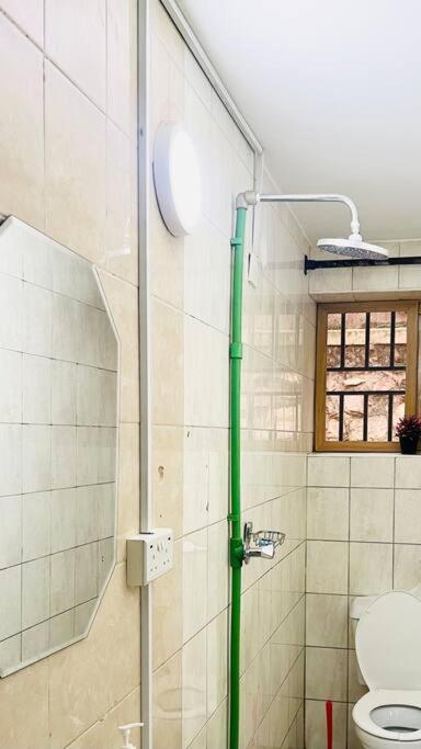 Cozy Living by Miranda, Acacia - 2 BDR, 4 beds, 3 Bthrms, Unlimited WIFI, Free Parking, Netflix view 5