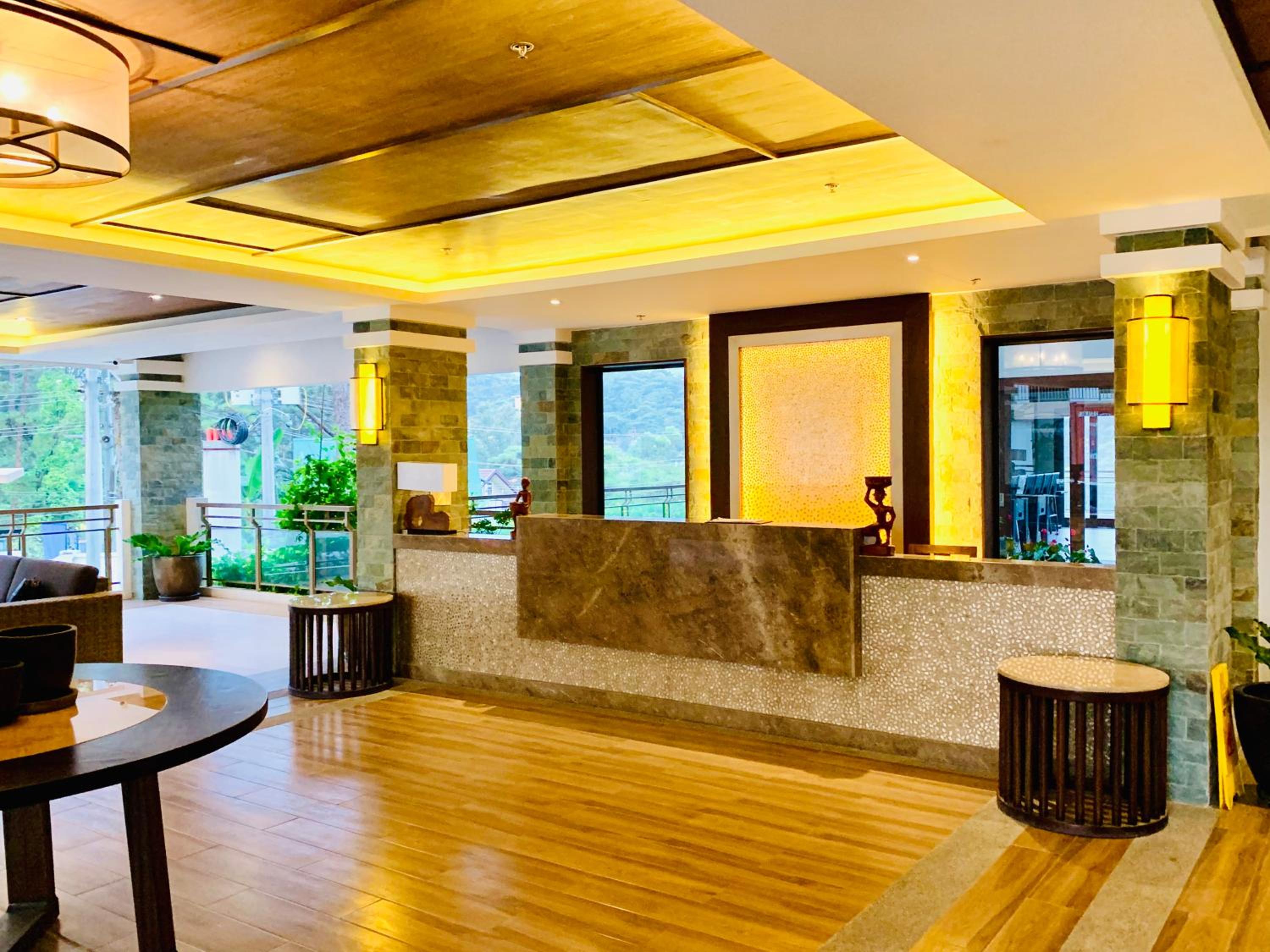YourHomeAway,LuxFlat at BristleRidge Baguio