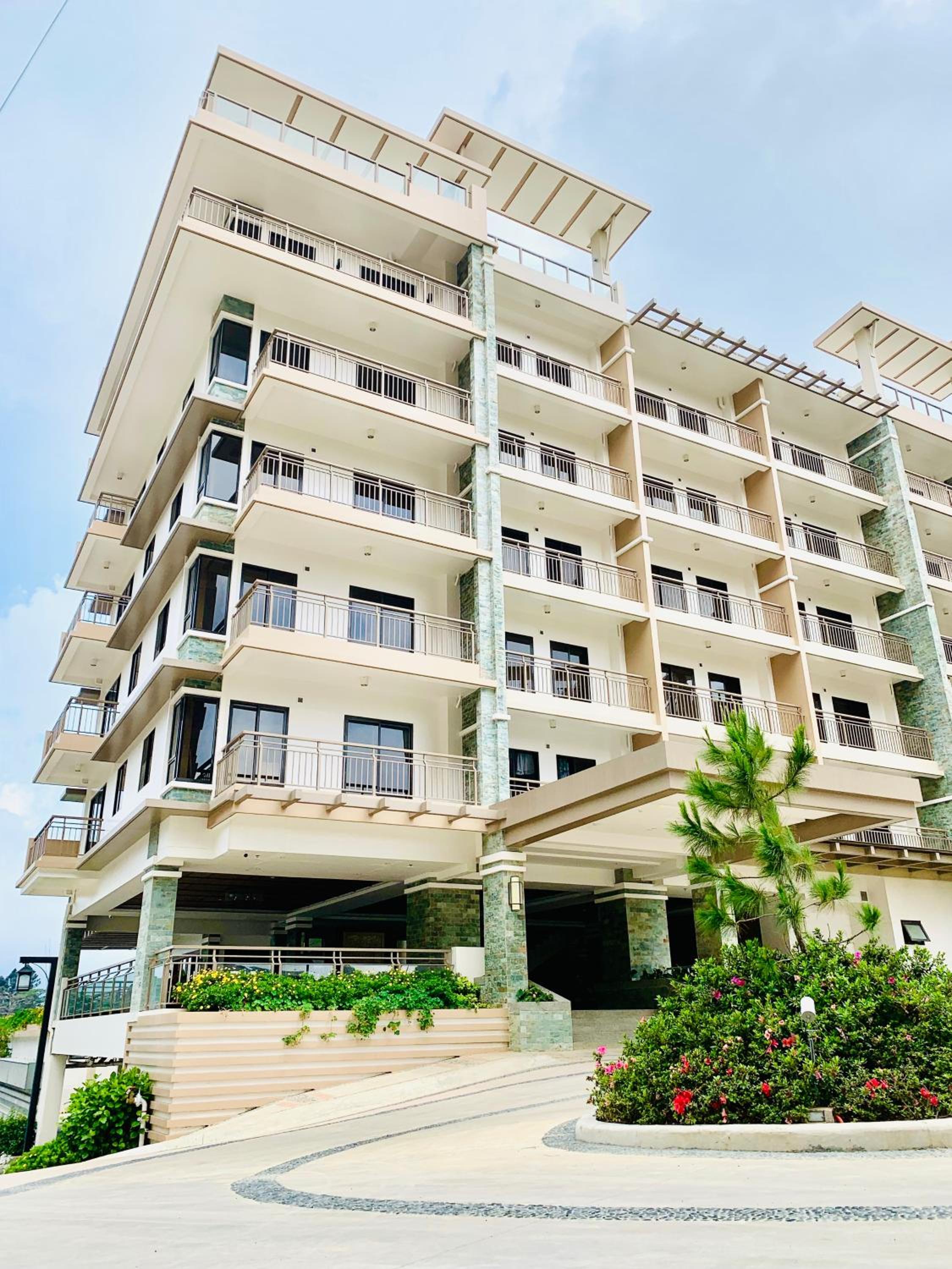 YourHomeAway,LuxFlat at BristleRidge Baguio