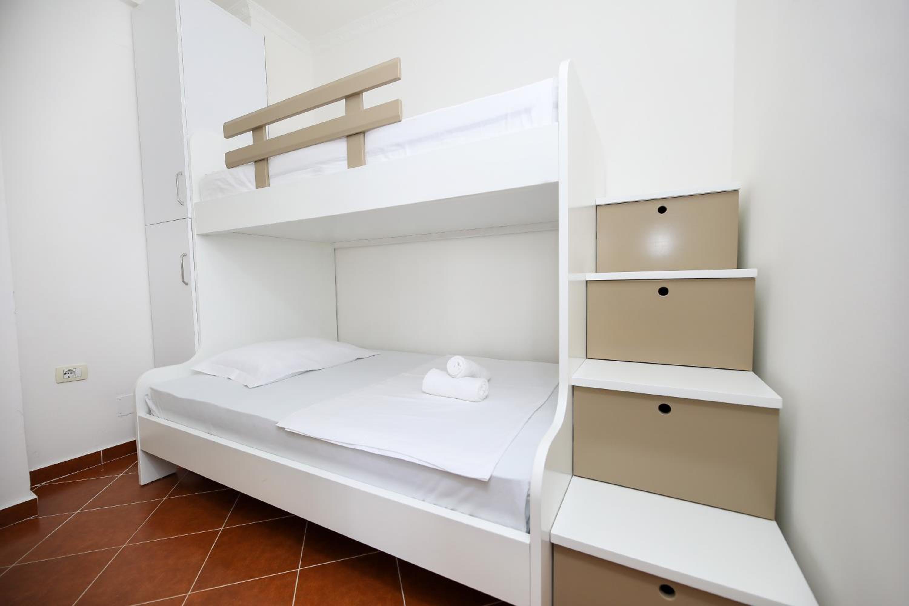 Jimi Apartments 2