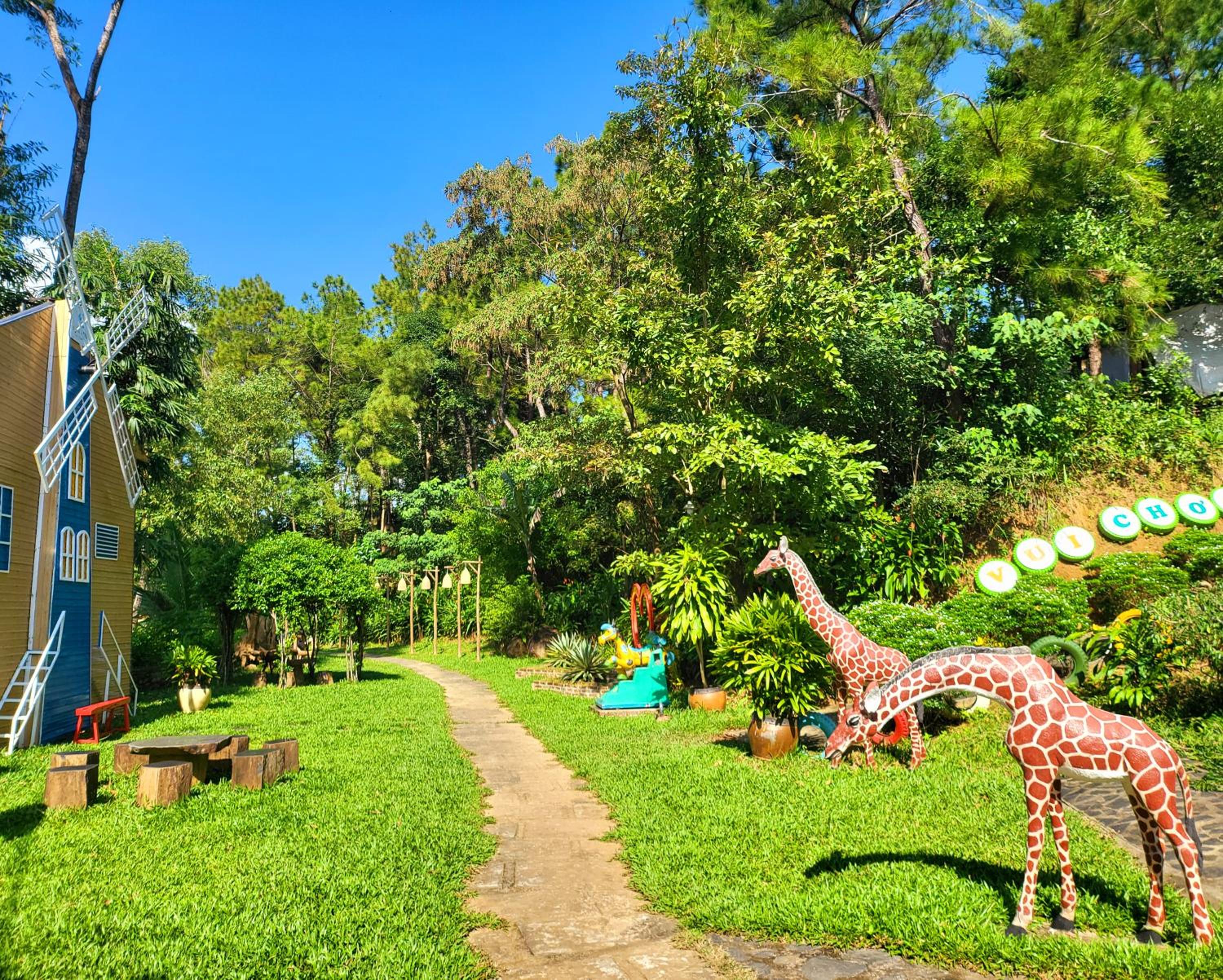 Phu Ninh Lake Resort view 3