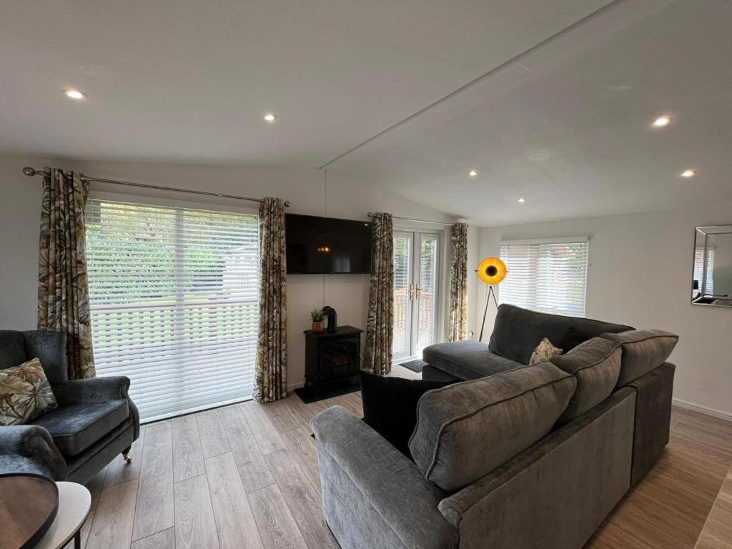 The Luxurious Langdale 6 Lodge at Park Dean White Cross Bay, Lake Windermere view 2