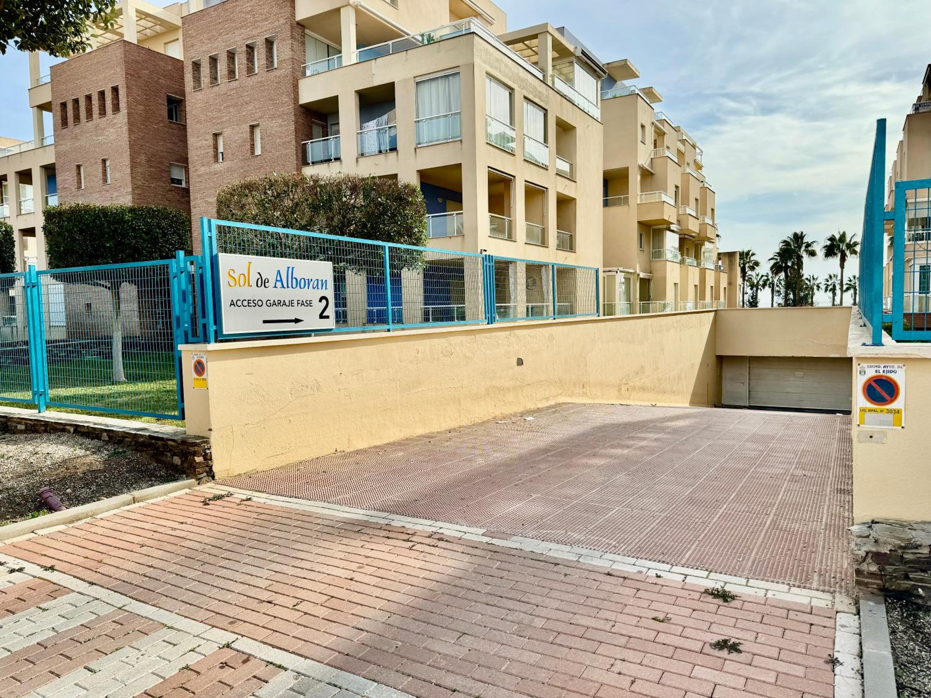 Apartamento con vistas al mar en urbanización de lujo Almerimar