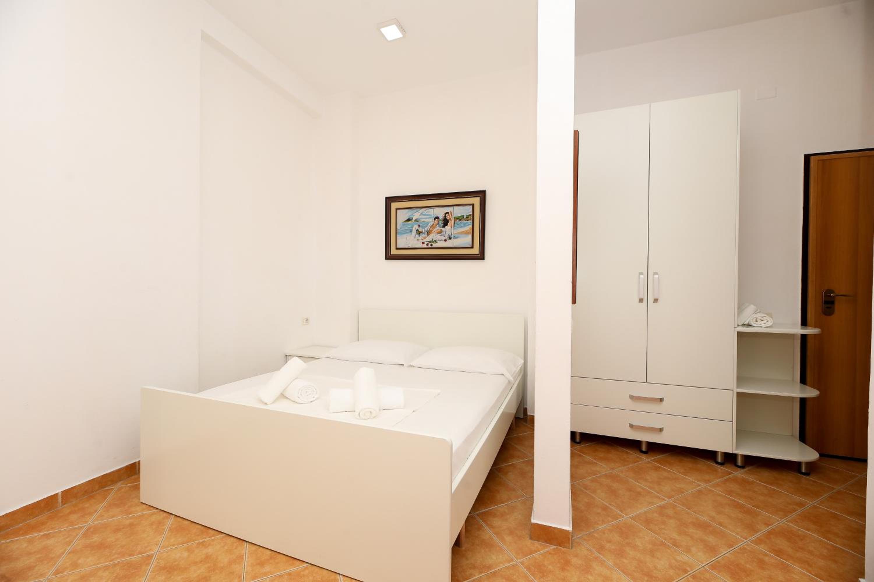 Jimi Apartments 2