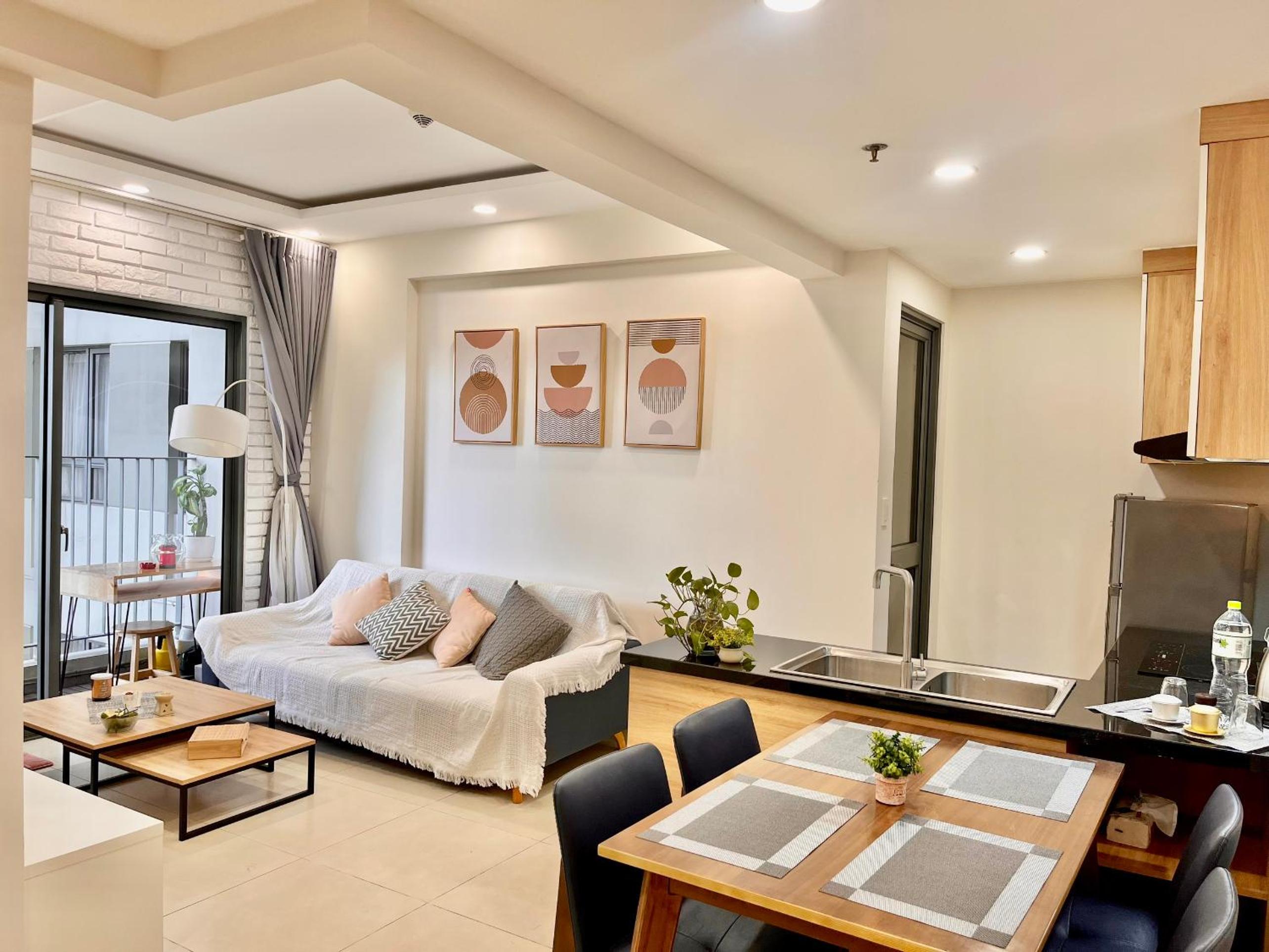 Nice Masteri ThaoDien apt near Landmark 81 2brs