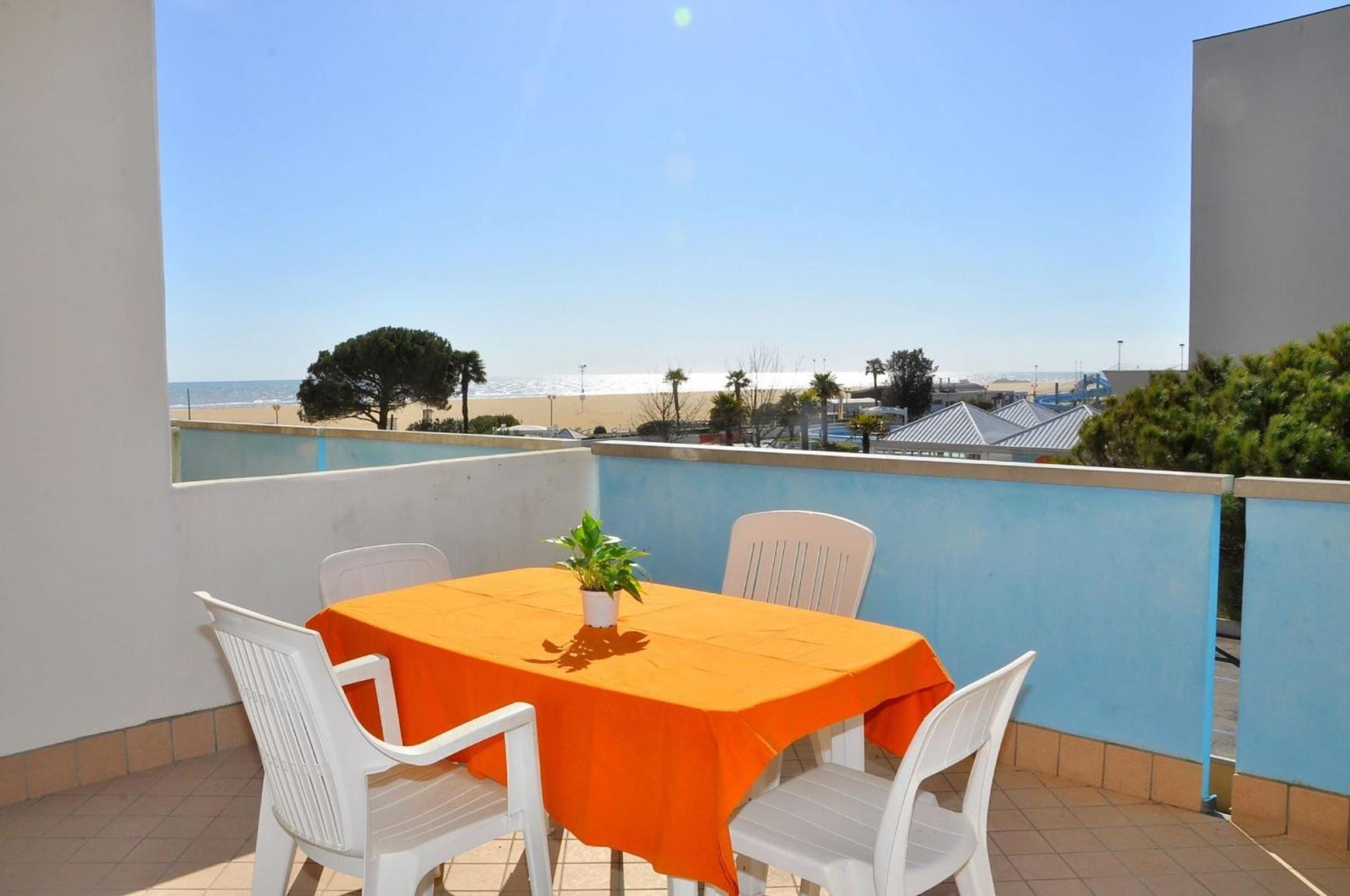 Lovely flat with shared pool - Beahost en Bibione — balance & terrace