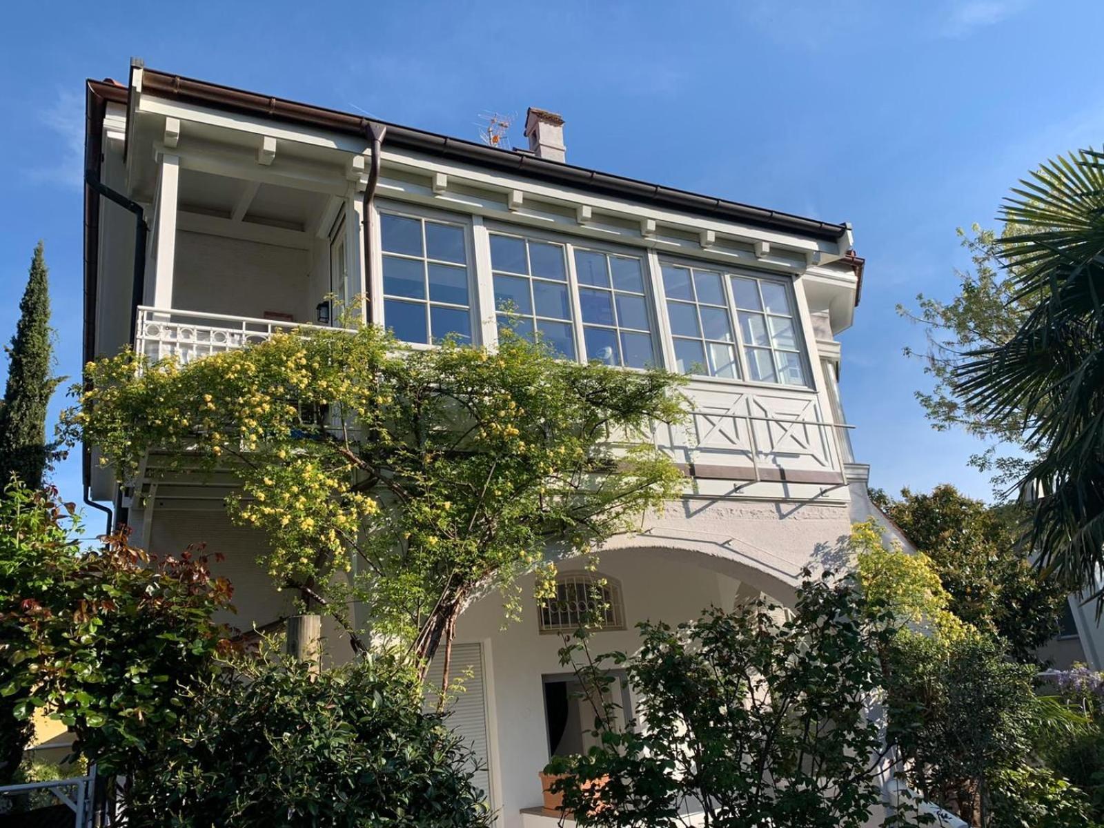 Laurelia Suites